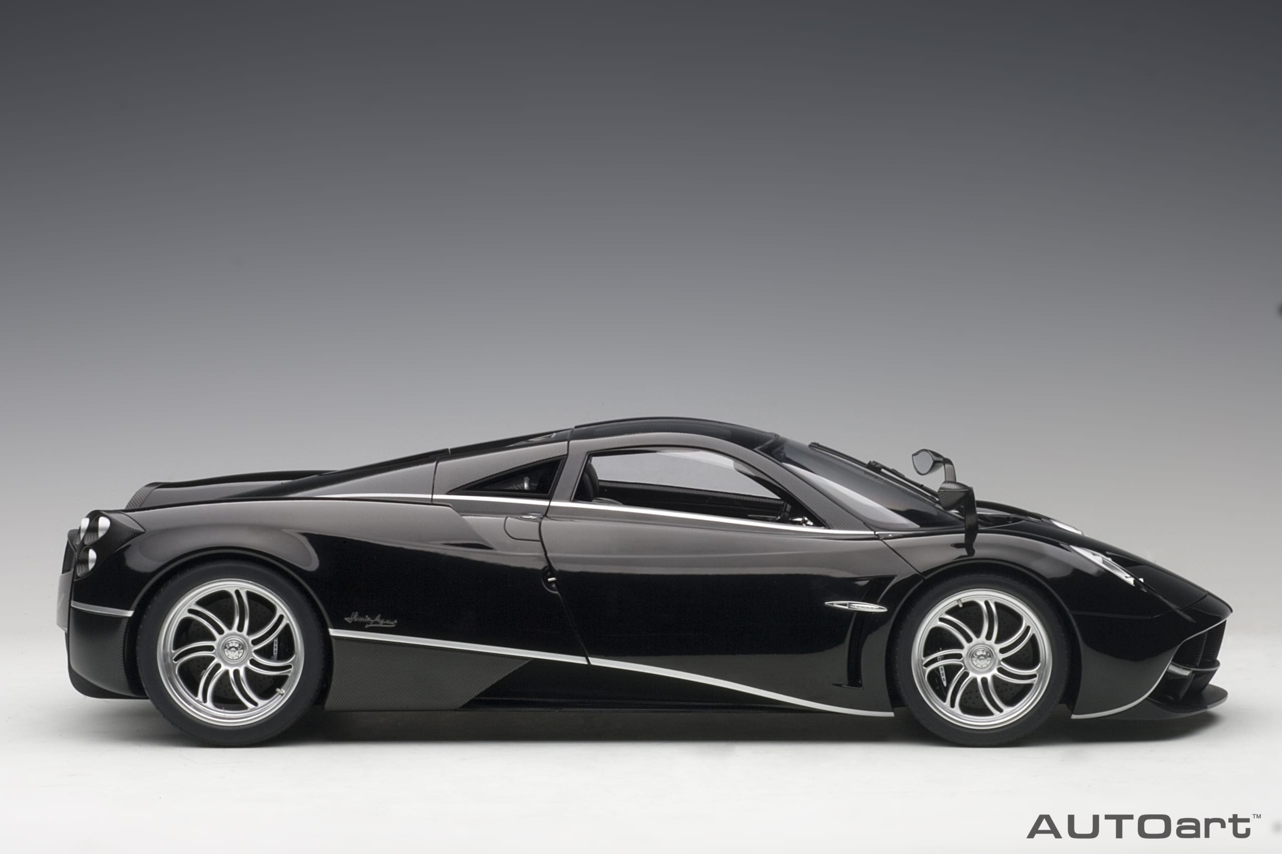 AUTOart Pagani Huayra 1:12 - Glossy Black - Image 4