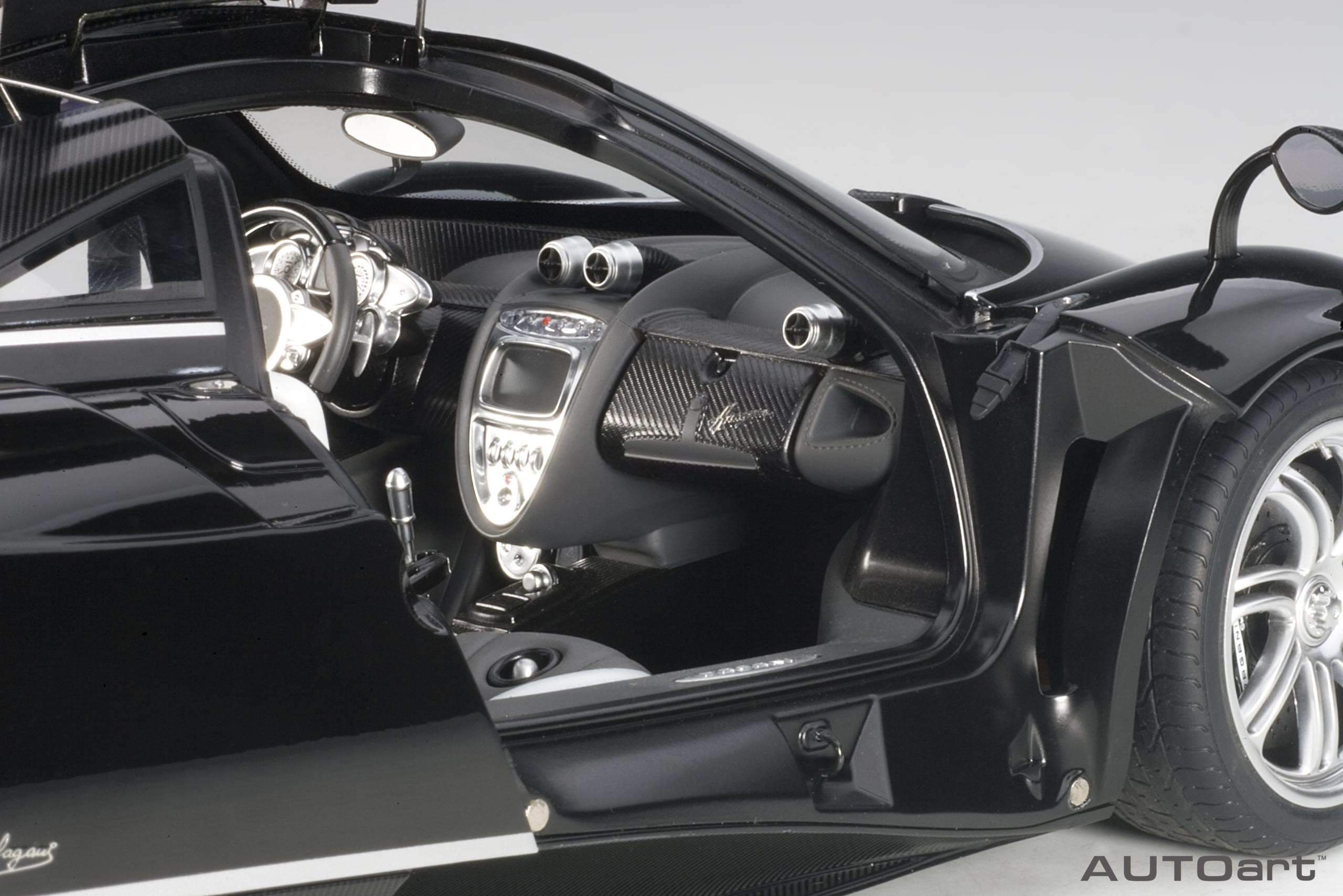 AUTOart Pagani Huayra 1:12 - Glossy Black - Image 10