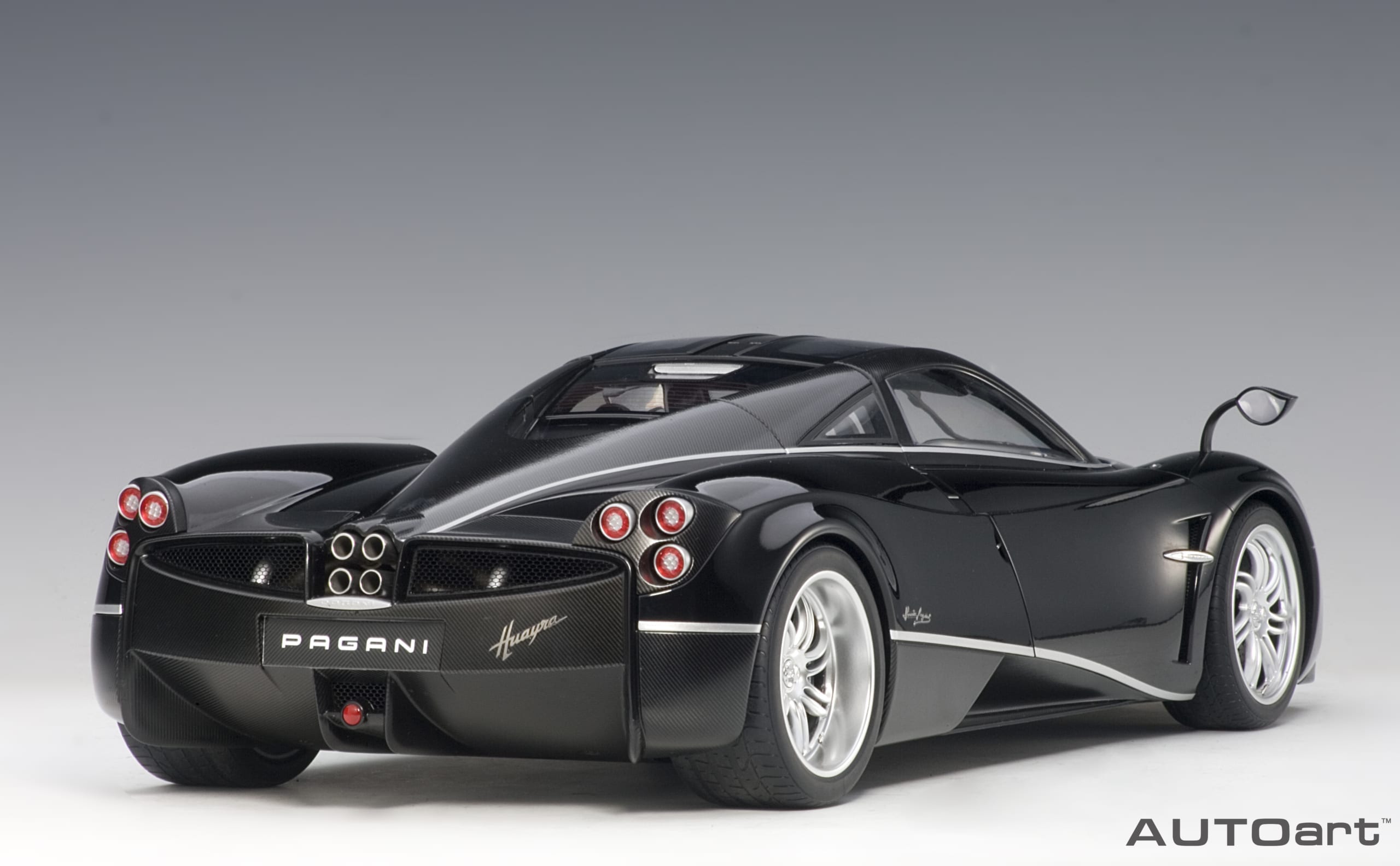 AUTOart Pagani Huayra 1:12 - Glossy Black - Image 17