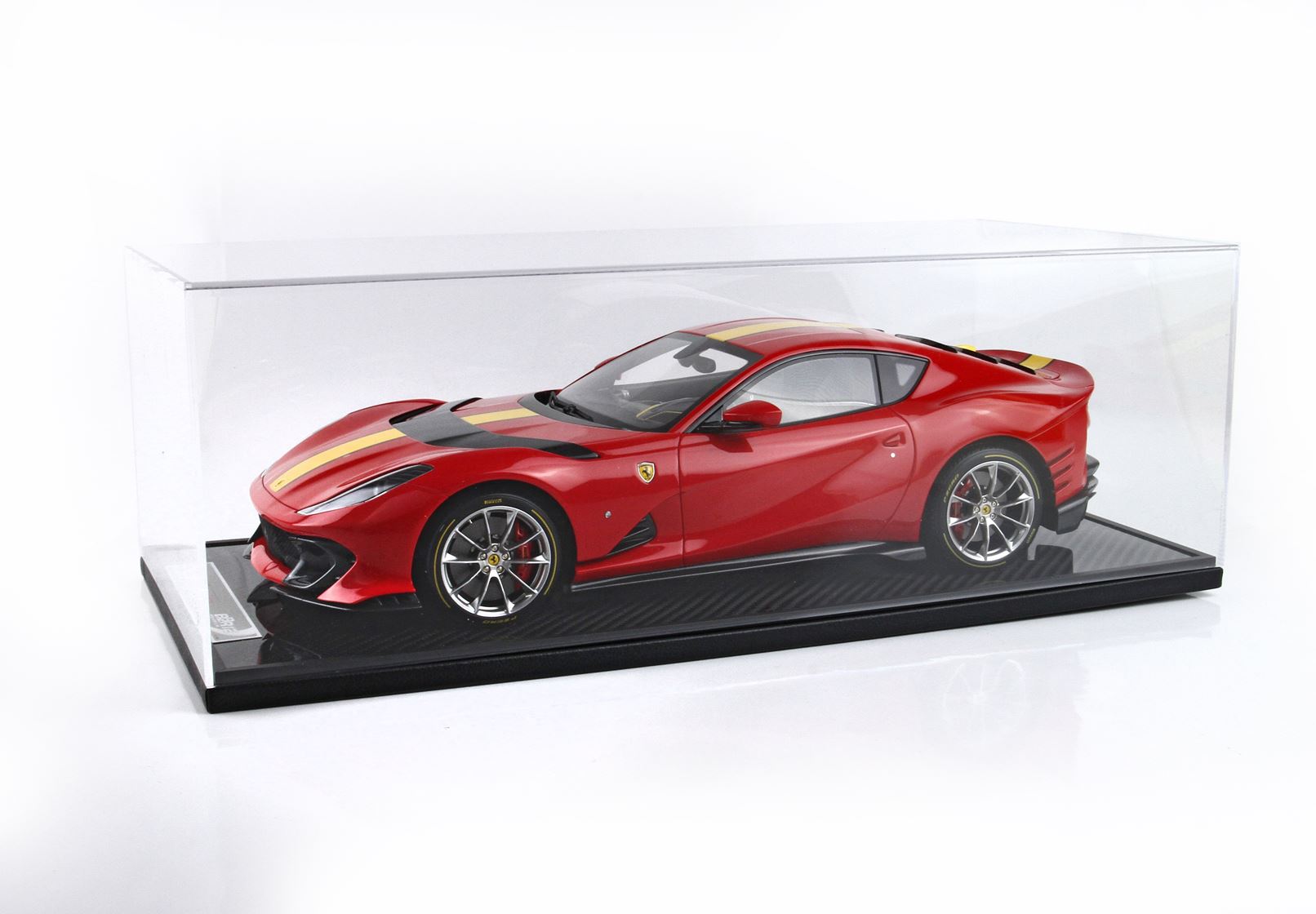 BBR Ferrari 812 Competizione Yellow Stripe - Rosso Corsa 322 Red | 1:12 - Imagen 3