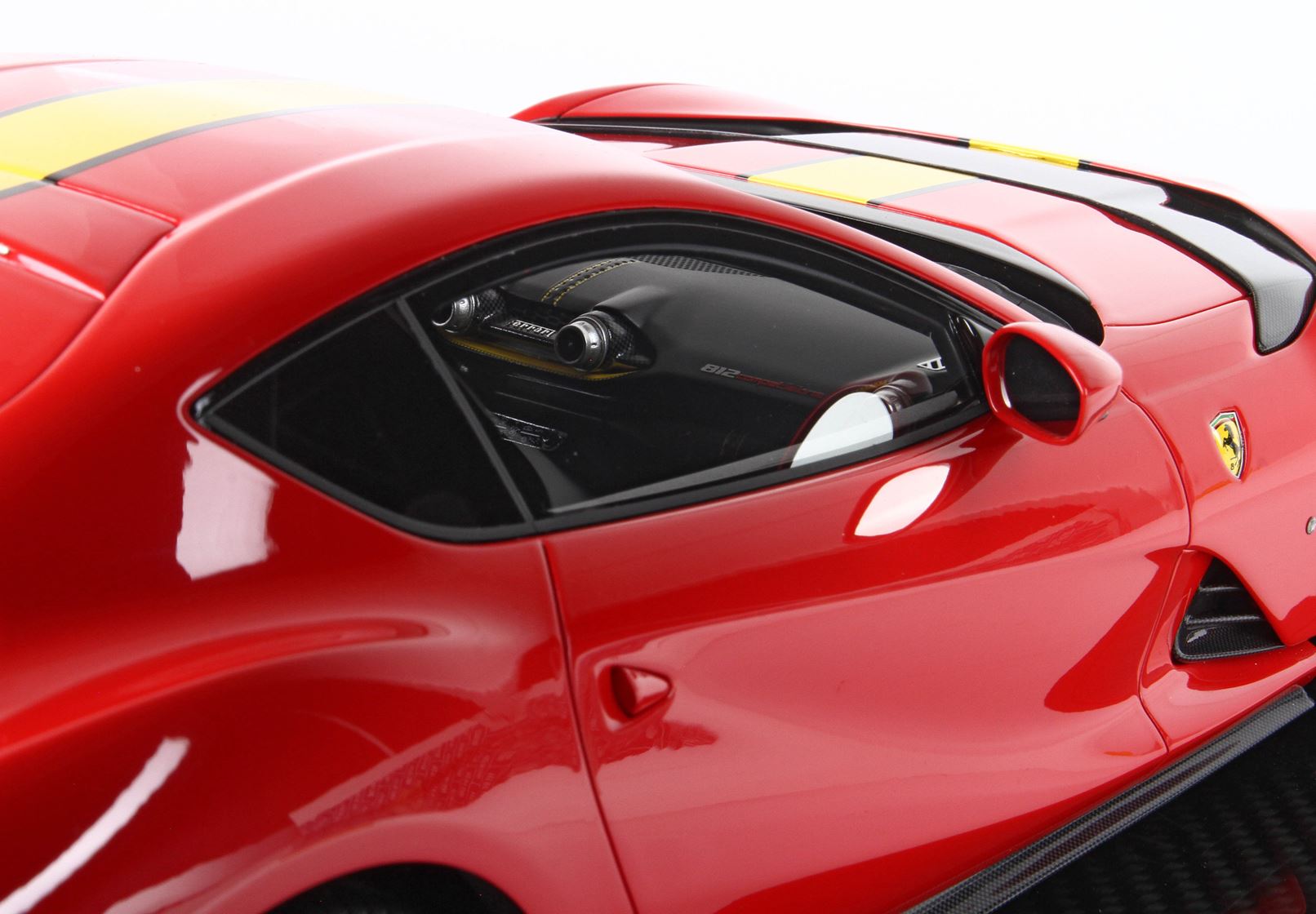 BBR Ferrari 812 Competizione Yellow Stripe - Rosso Corsa 322 Red | 1:12 - Imagen 5
