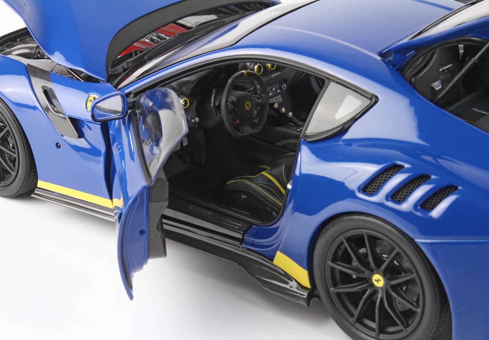 BBR Ferrari F12 TDF - Dino Blue / Yellow Details | 1:18 - Imagen 8