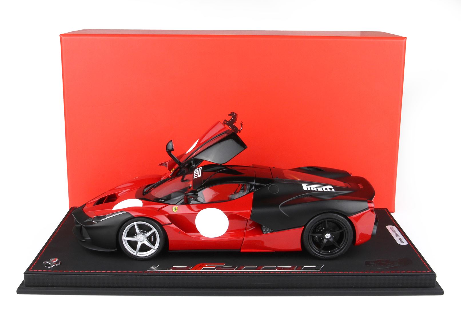 BBR Ferrari LaFerrari Test 2012 - Special Pack - Corsa Red and Matte Black | 1:18 - Image 7