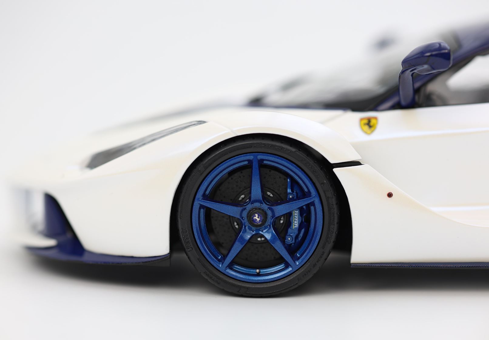 BBR Ferrari LaFerrari 2012 Special Pack - Birdcage White | 1:18 – Bild 7