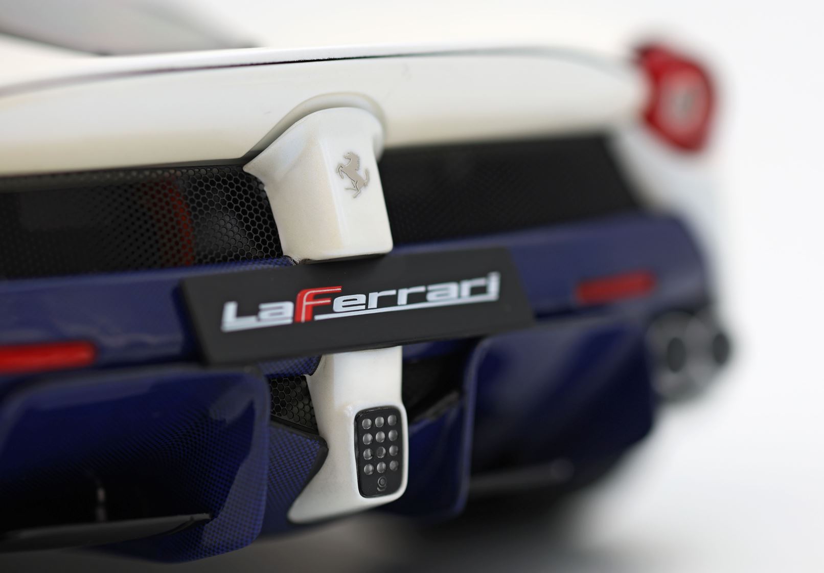 BBR Ferrari LaFerrari 2012 Special Pack - Birdcage White | 1:18 – Bild 8