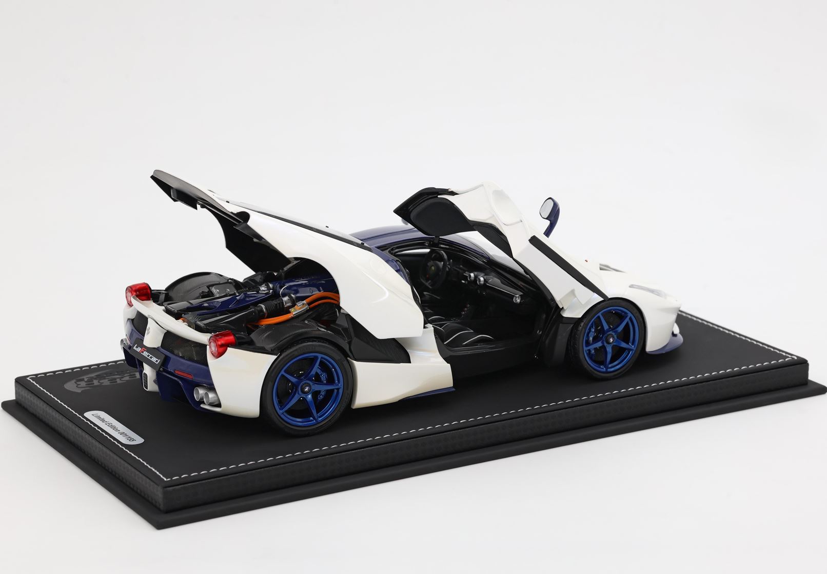BBR Ferrari LaFerrari 2012 Special Pack - Birdcage White | 1:18 – Bild 2