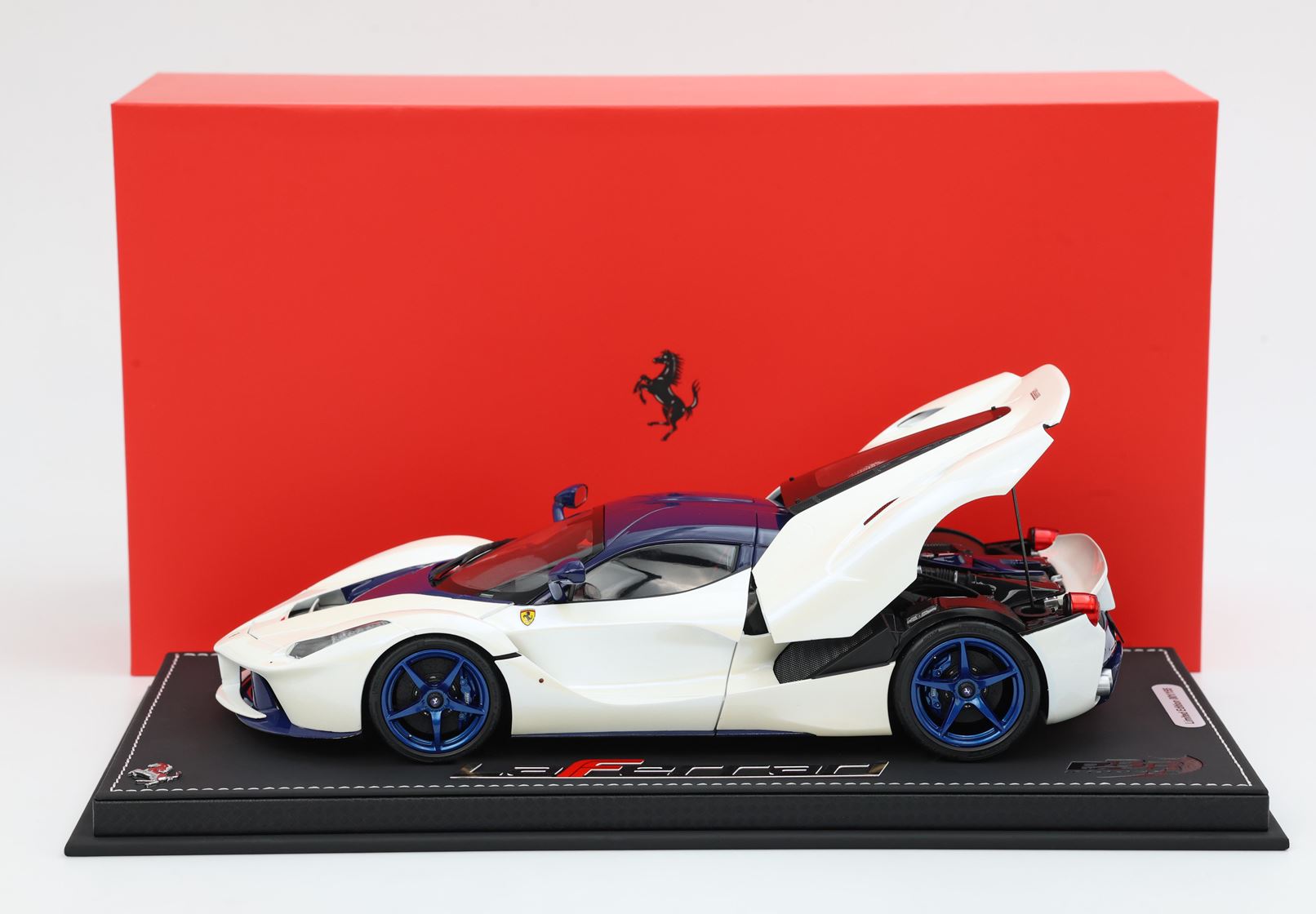 BBR Ferrari LaFerrari 2012 Special Pack - Birdcage White | 1:18 – Bild 9
