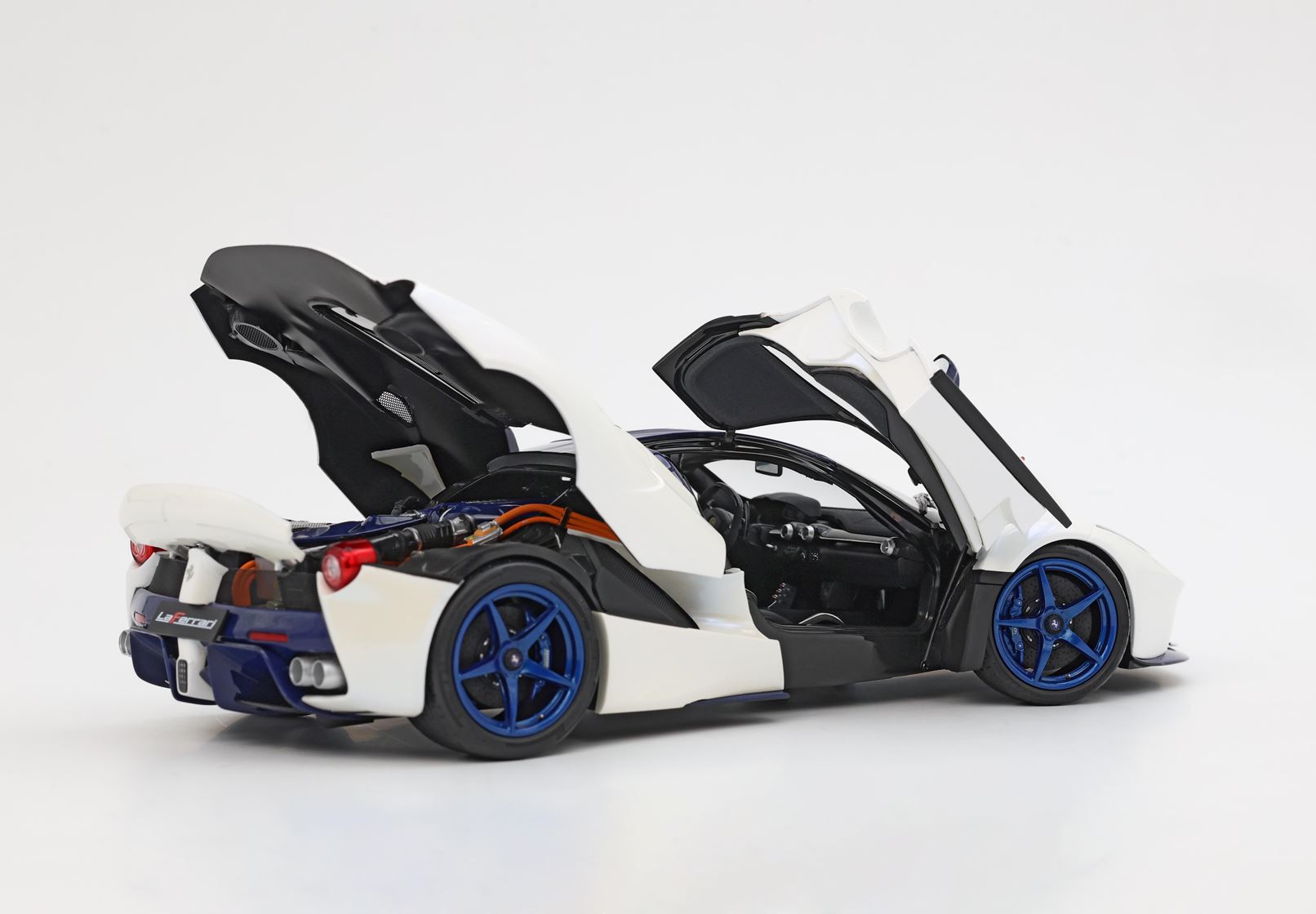BBR Ferrari LaFerrari 2012 Special Pack - Birdcage White | 1:18 – Bild 6
