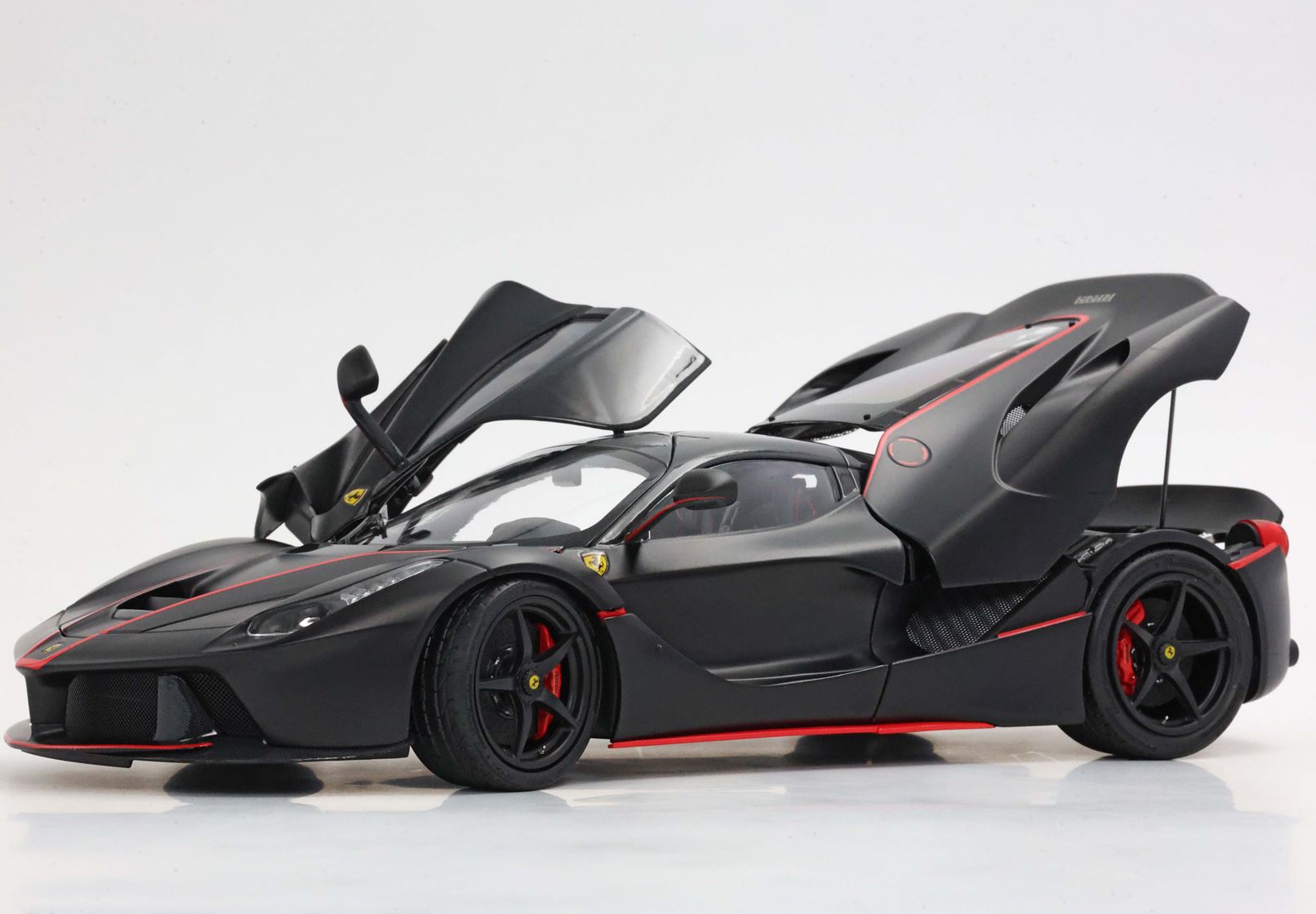 BBR Ferrari LaFerrari Fernando Alonso - Matt Black with Red Stripes | 1:18 - Imagen 3