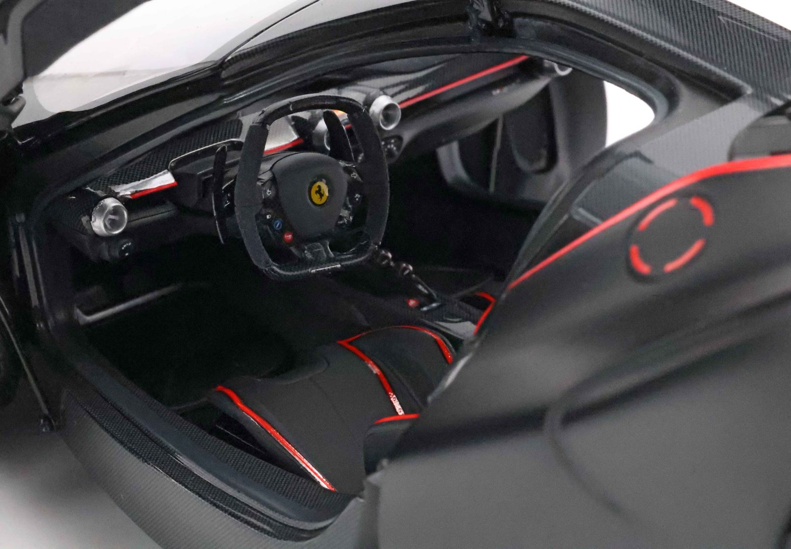 BBR Ferrari LaFerrari Fernando Alonso - Matt Black with Red Stripes | 1:18 - Imagen 5