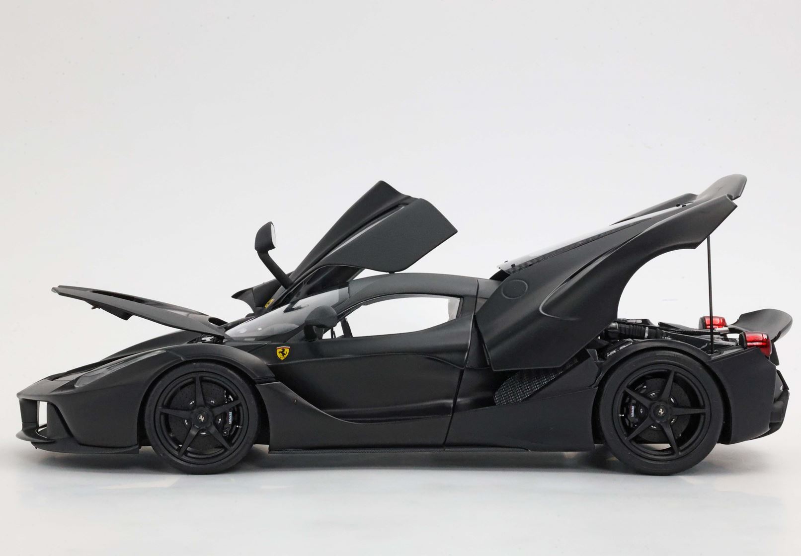 BBR Ferrari LaFerrari 2012 - Matte Black with Matte Carbon Roof | 1:18 - Imagen 2