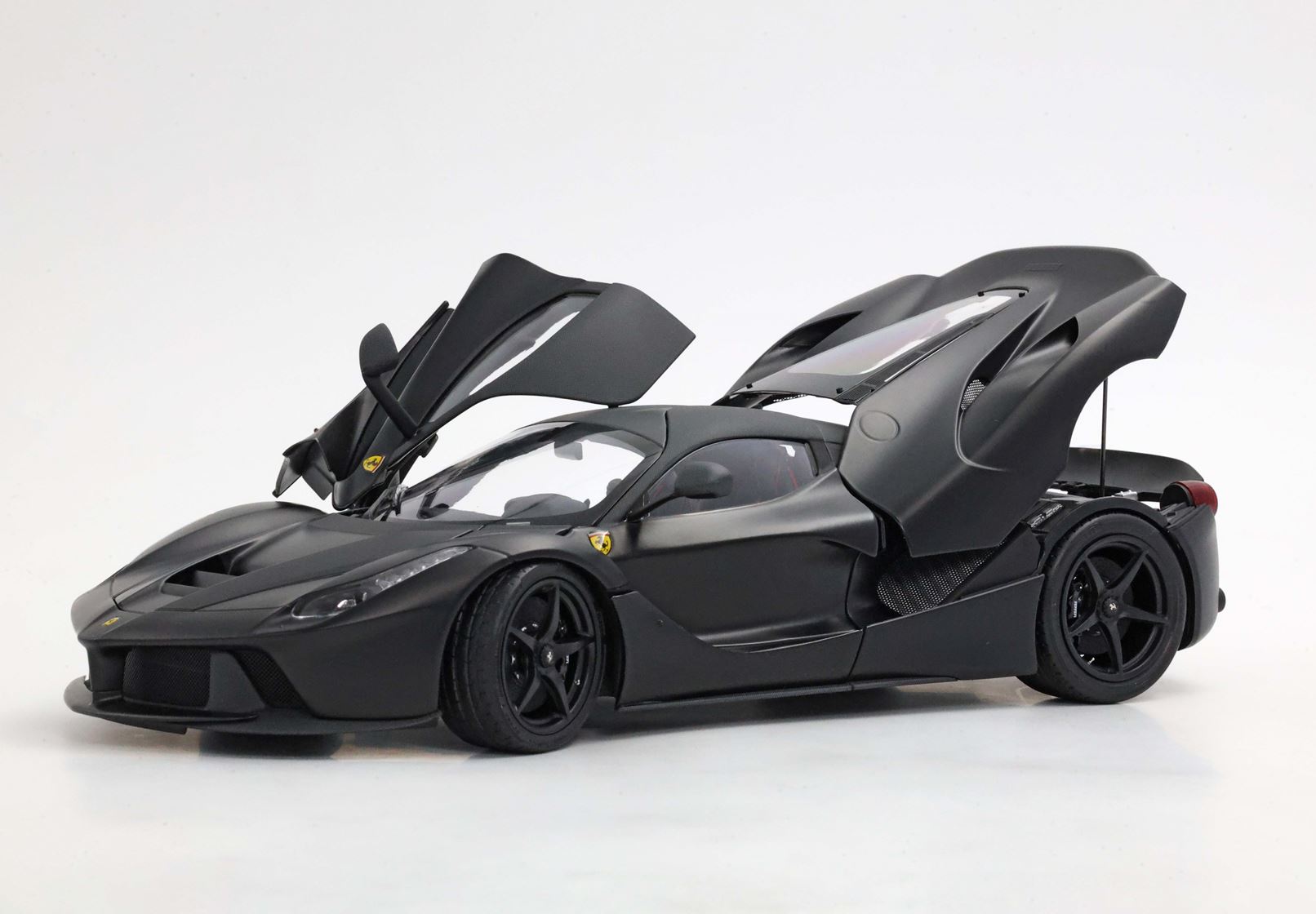 BBR Ferrari LaFerrari 2012 - Matte Black with Matte Carbon Roof | 1:18 - Imagen 3