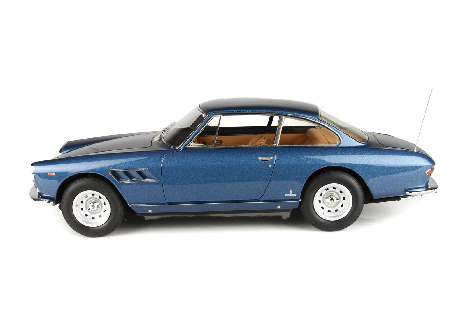 BBR Ferrari 330 GT 2+2 S/N 7161 GT Enzo Ferrari Personal Car - Metallic Blue | 1:18 - Imagen 4