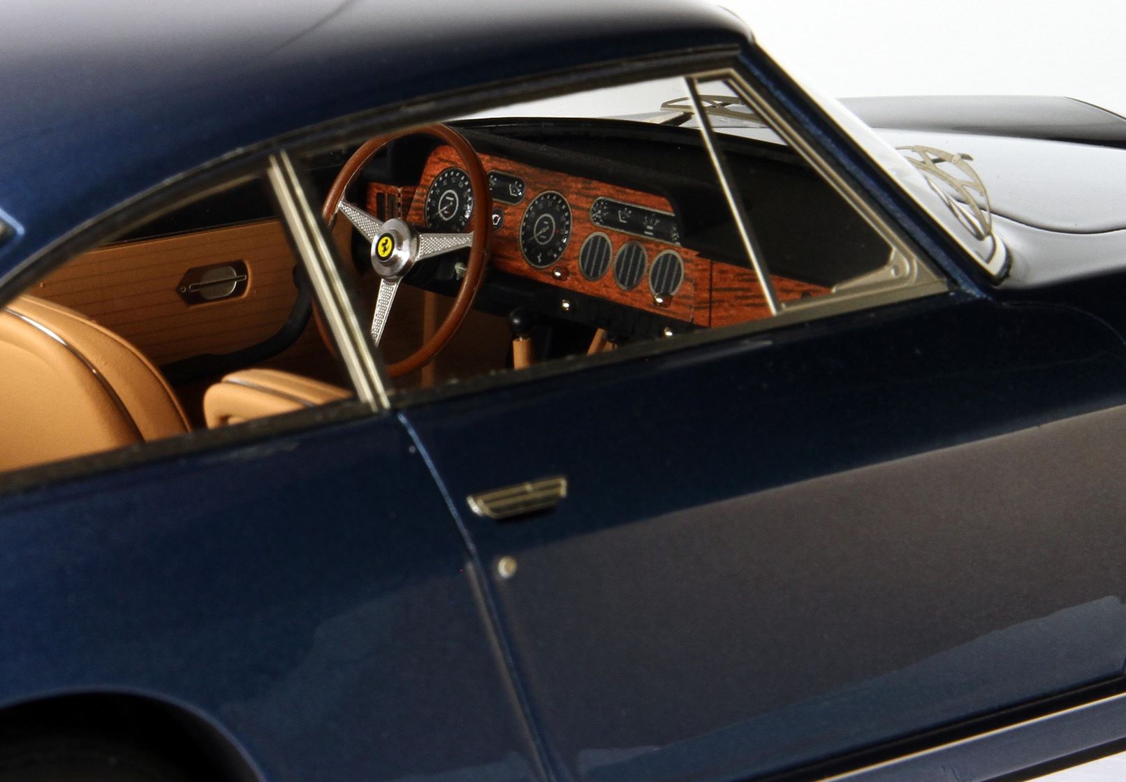 BBR Ferrari 330 GT 2+2 S/N 7161 GT Enzo Ferrari Personal Car - Metallic Blue | 1:18 - Imagen 6
