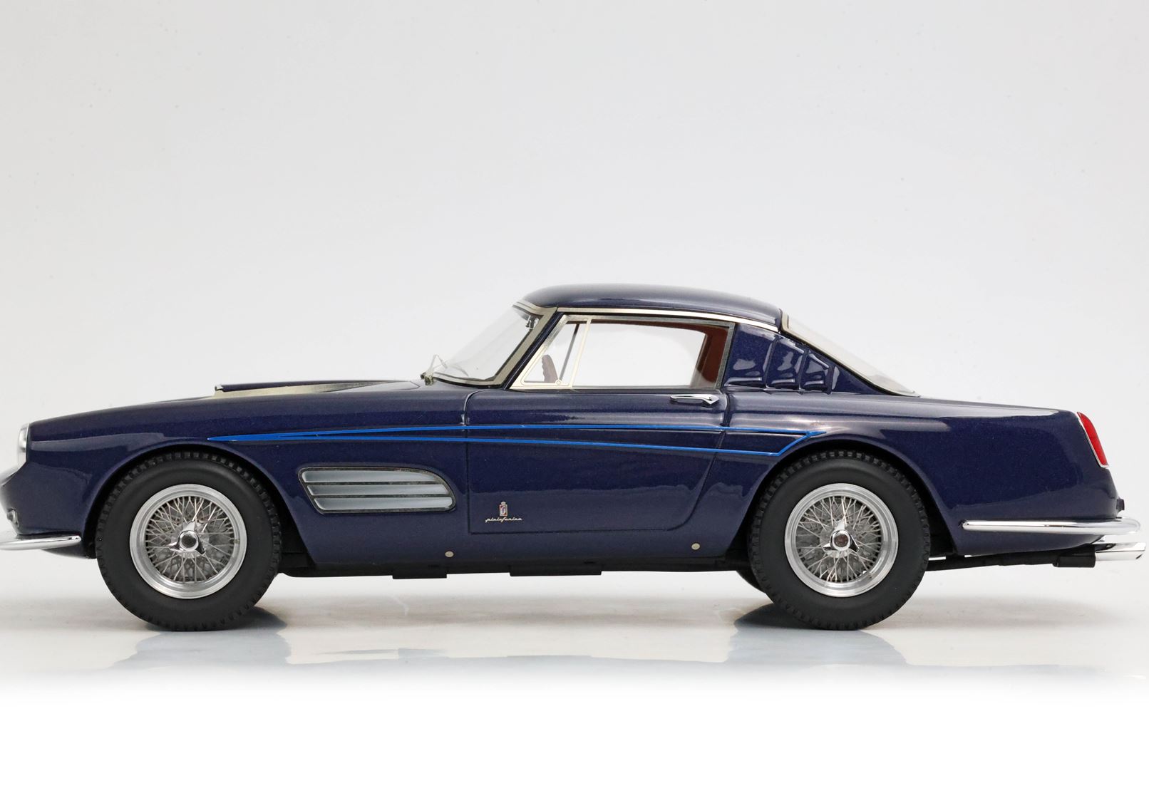 BBR Ferrari 410 Superamerica Serie III SN 1387 SA - Dark Metal Blue | 1:18 - Imagen 5
