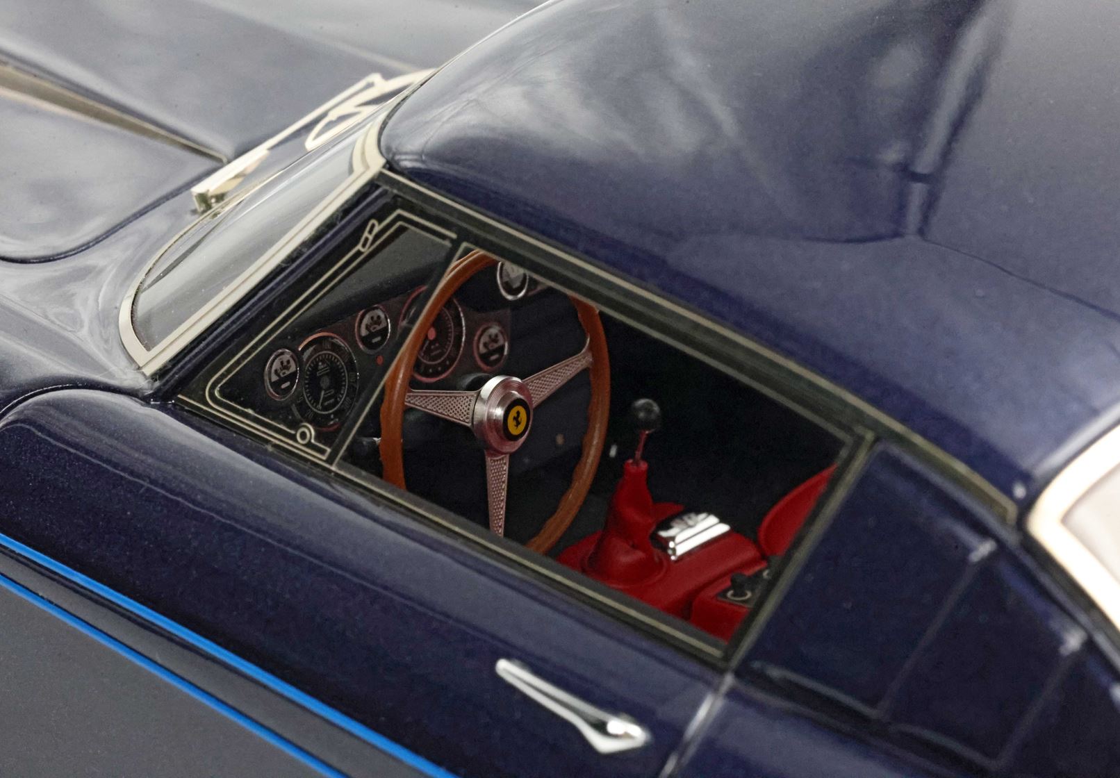 BBR Ferrari 410 Superamerica Serie III SN 1387 SA - Dark Metal Blue | 1:18 - Imagen 6