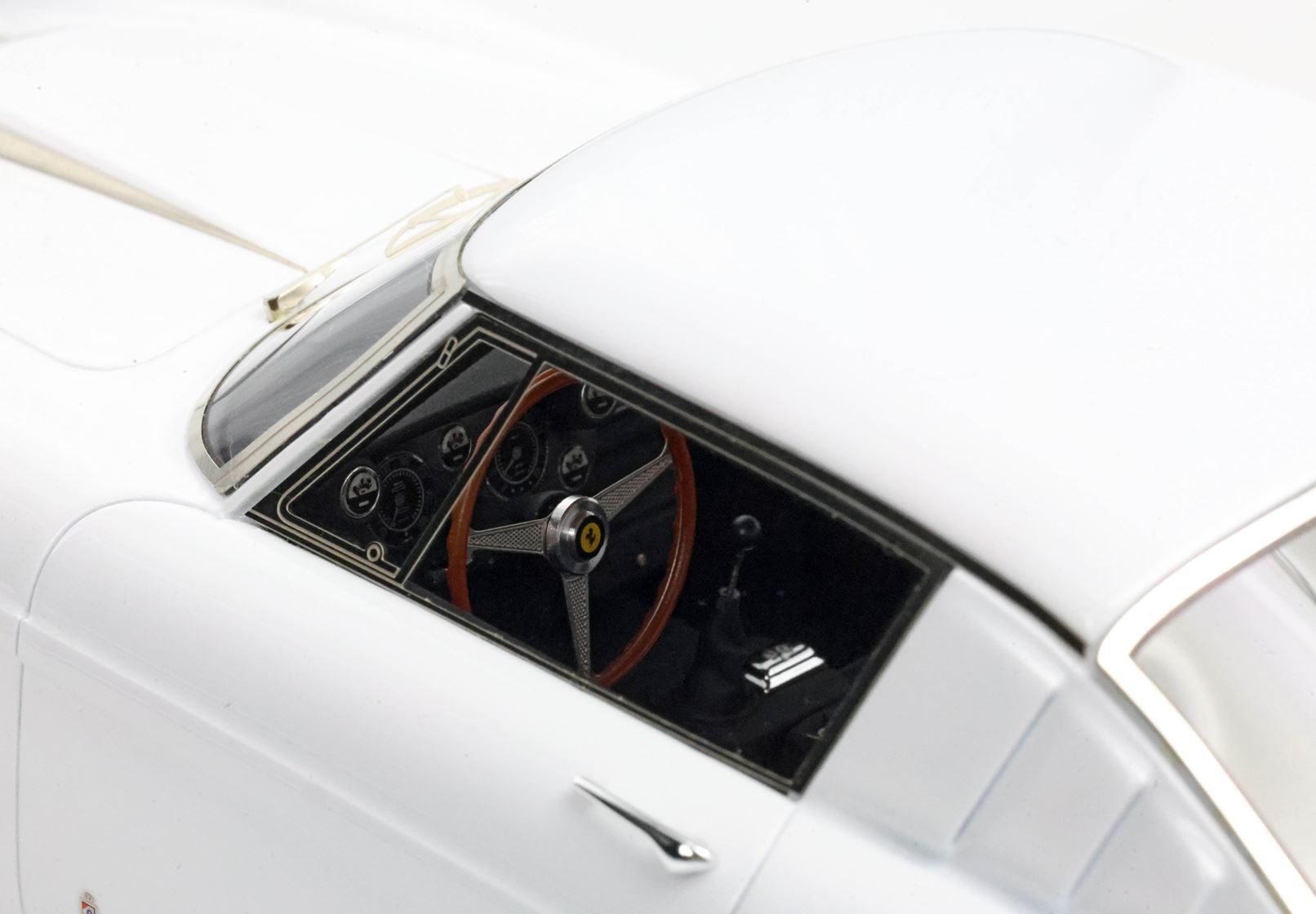 BBR Ferrari 410 Superamerica Serie III SN 1477 SA - White | 1:18 - Imagen 8