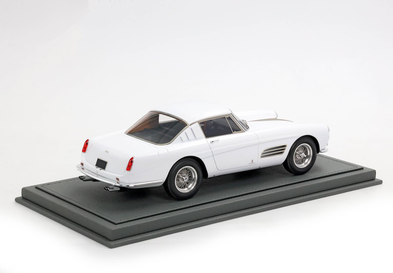BBR Ferrari 410 Superamerica Serie III SN 1477 SA - White | 1:18 - Imagen 2