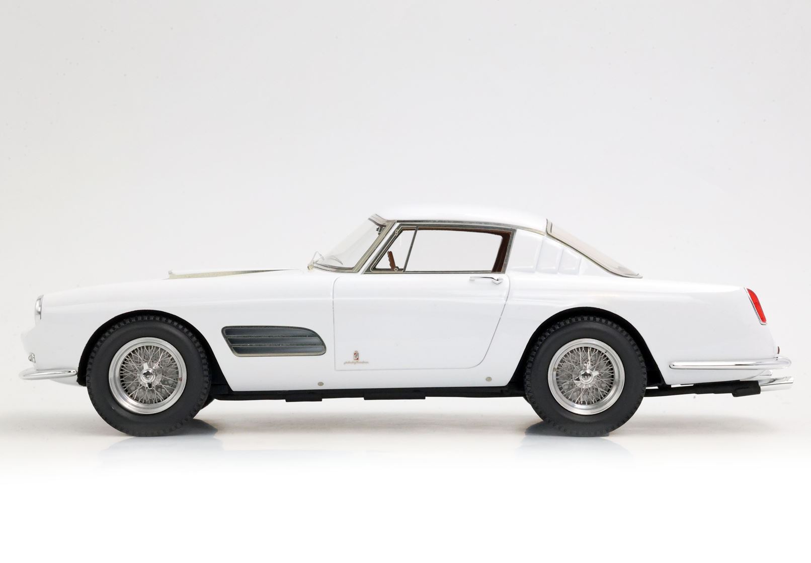 BBR Ferrari 410 Superamerica Serie III SN 1477 SA - White | 1:18 - Imagen 3