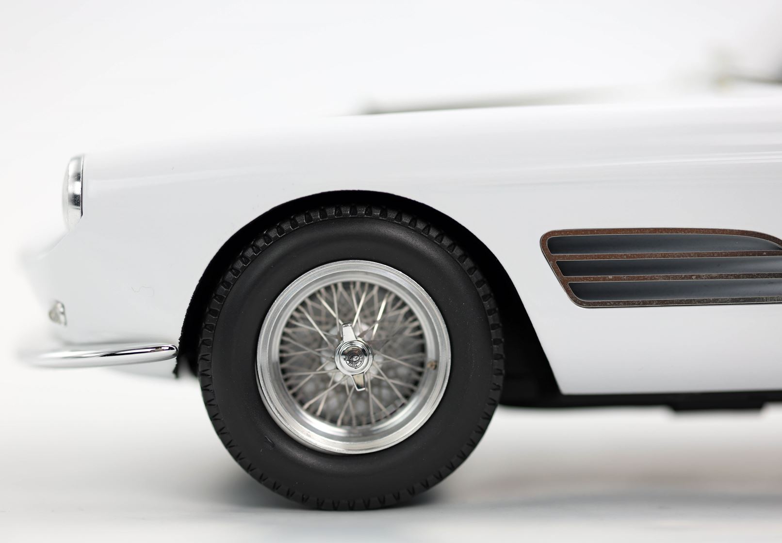 BBR Ferrari 410 Superamerica Serie III SN 1477 SA - White | 1:18 - Imagen 6