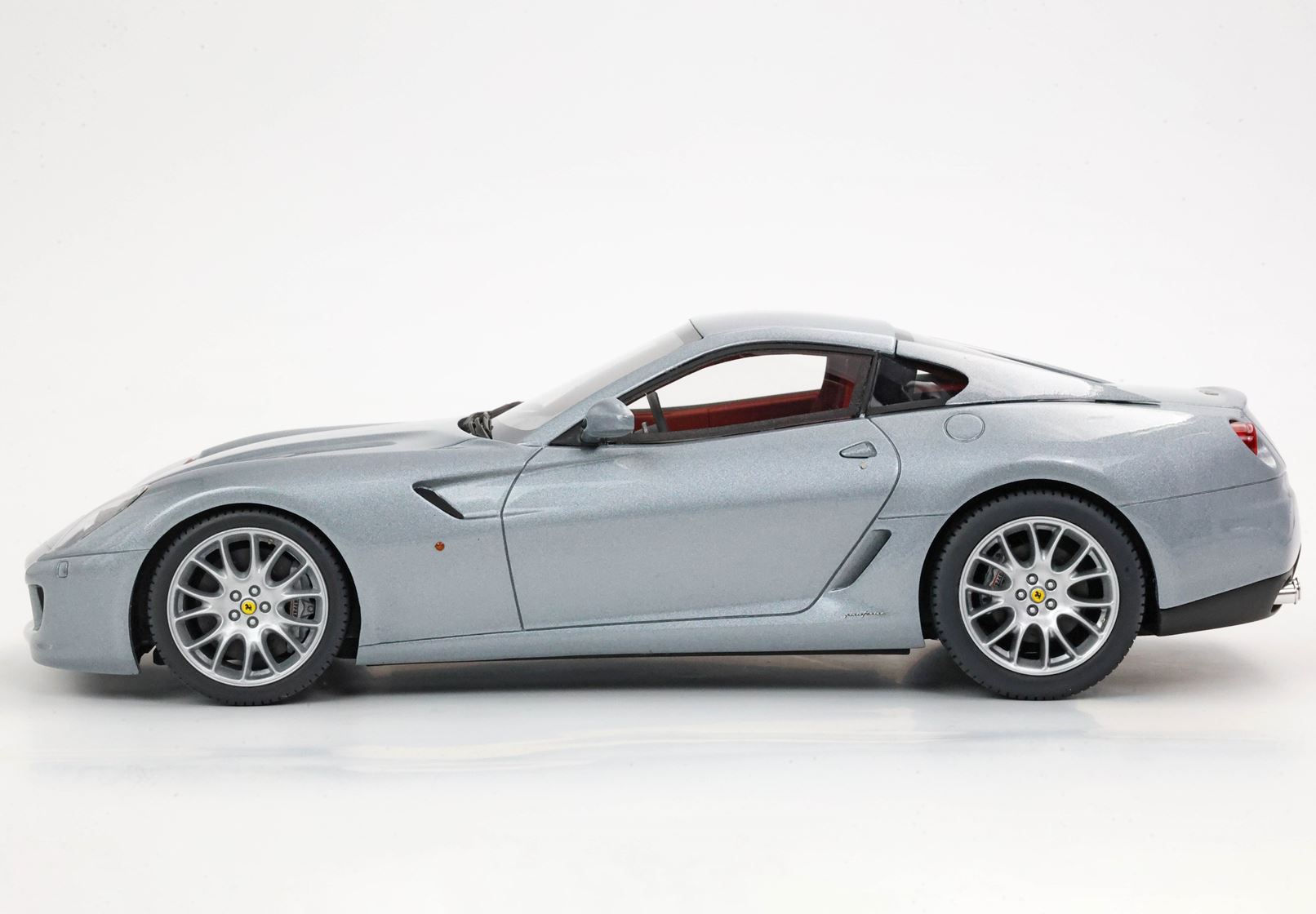 BBR Ferrari 599 GTB Fiorano 2006 - Titanium Grey | 1:18 - Imagen 3