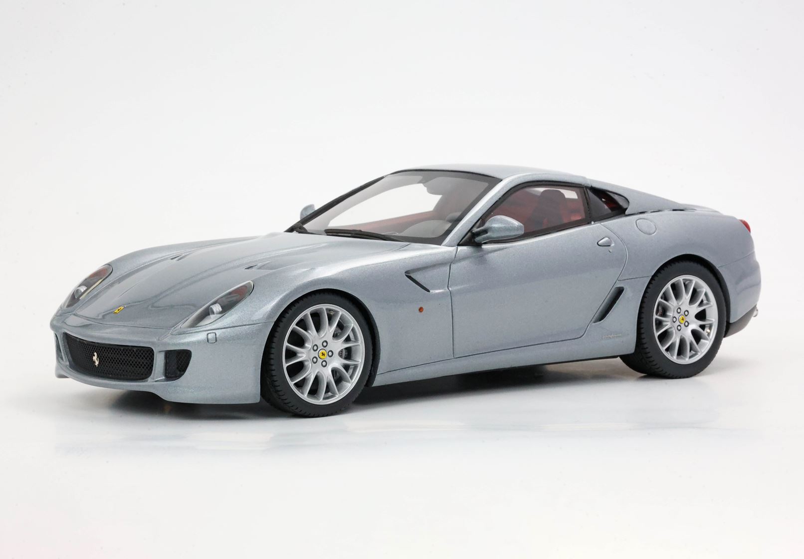 BBR Ferrari 599 GTB Fiorano 2006 - Titanium Grey | 1:18 - Imagen 4