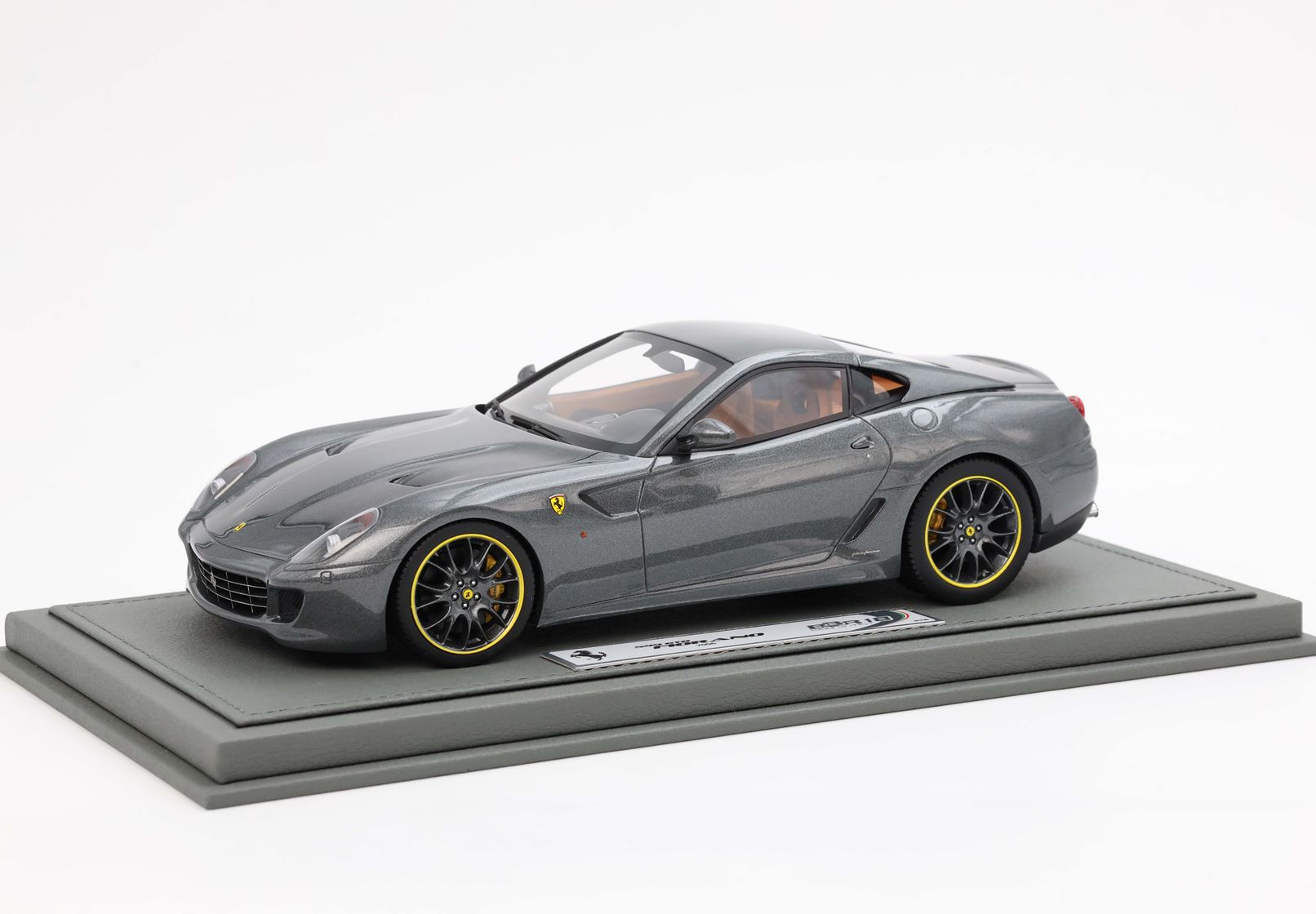 BBR Ferrari 599 GTB Fiorano 2006 - Gris Silverstone | 1:18
