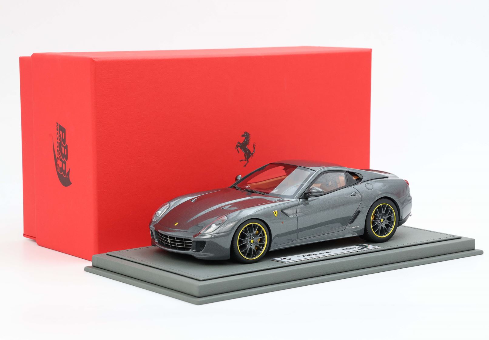BBR Ferrari 599 GTB Fiorano 2006 - Silverstone Grey | 1:18 - Imagen 8