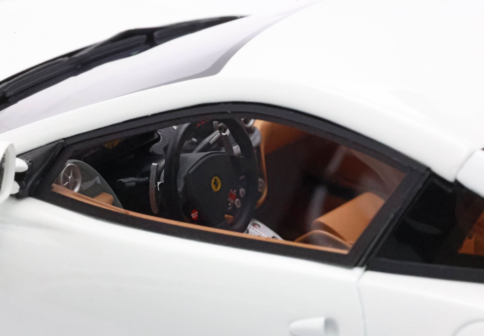 BBR Ferrari 599 GTB Fiorano 2006 - Avus White | 1:18 - Imagen 9