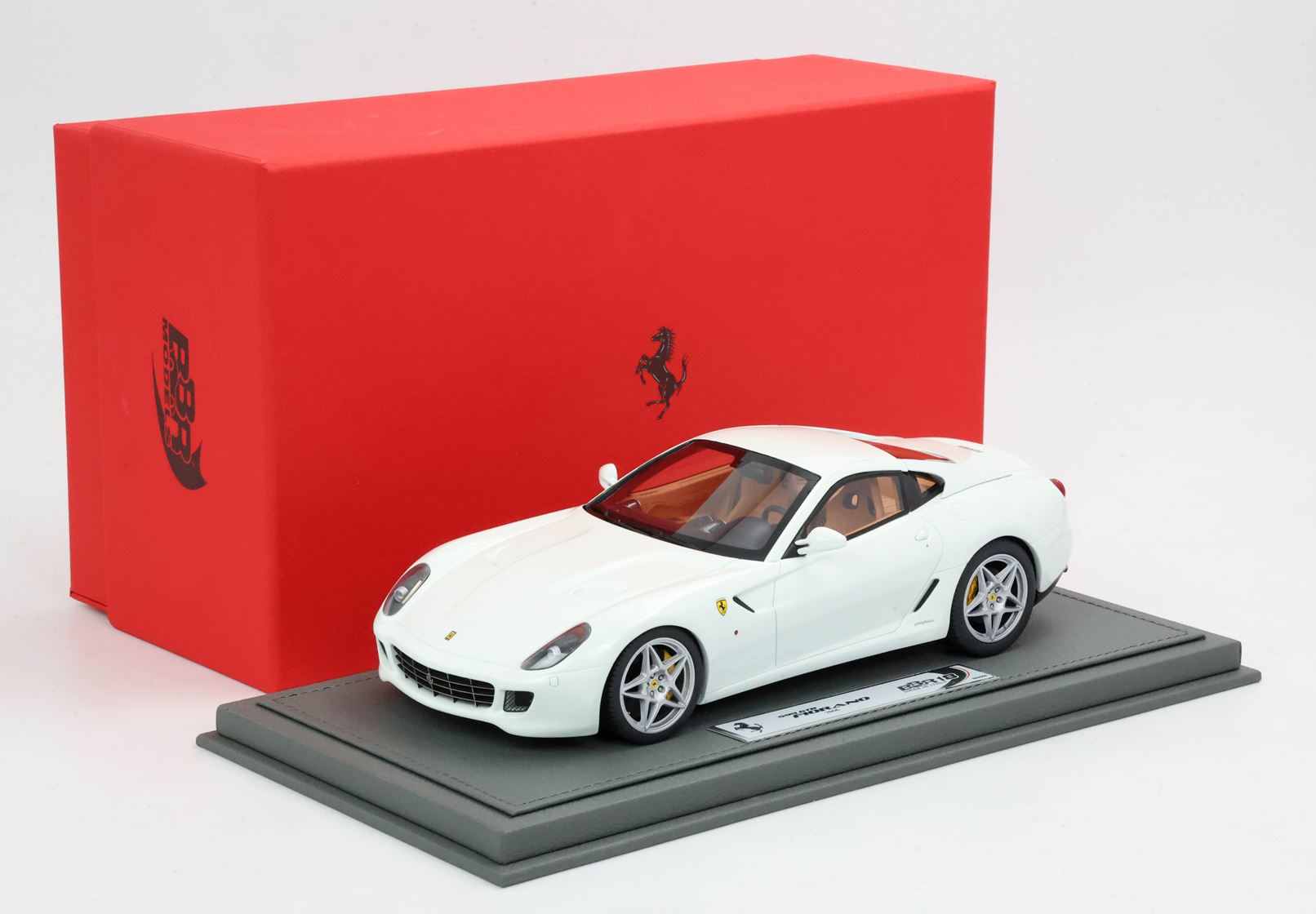 BBR Ferrari 599 GTB Fiorano 2006 - Avus White | 1:18 - Imagen 10