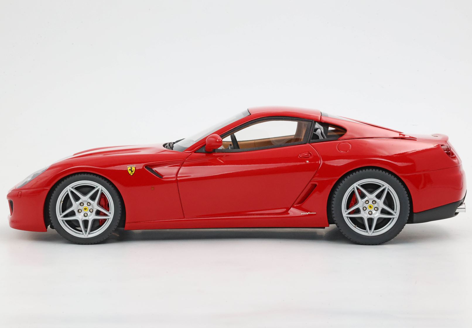 BBR Ferrari 599 GTB Fiorano 2006 Automatic Transmission - Red | 1:18 - Imagen 4