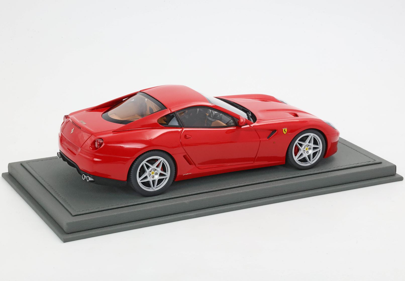 BBR Ferrari 599 GTB Fiorano 2006 Automatic Transmission - Red | 1:18 - Imagen 2