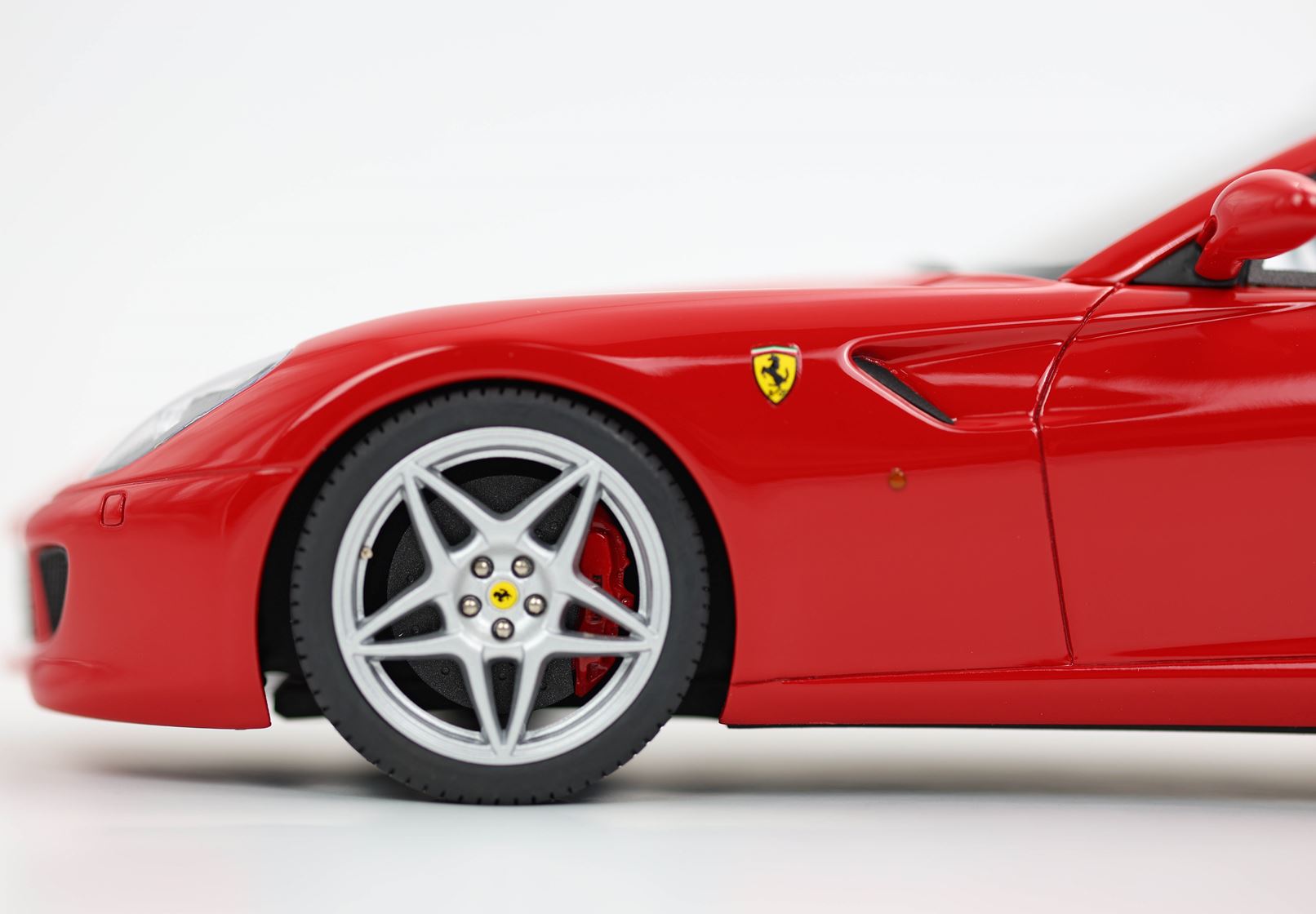 BBR Ferrari 599 GTB Fiorano 2006 Automatic Transmission - Red | 1:18 - Imagen 8
