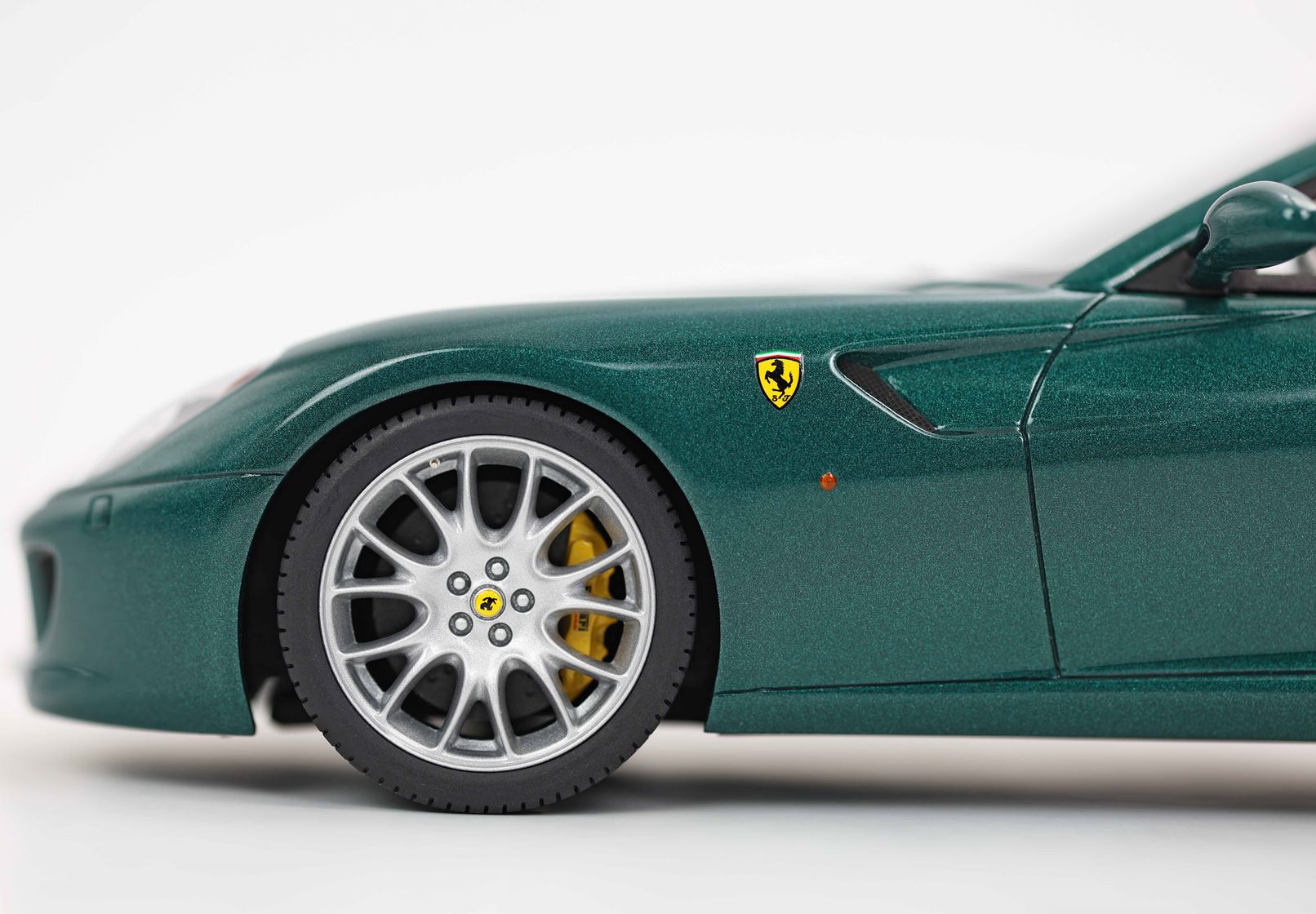 BBR Ferrari 599 GTB Fiorano 2006 Tailor Made - Pine Green | 1:18 - Imagen 9