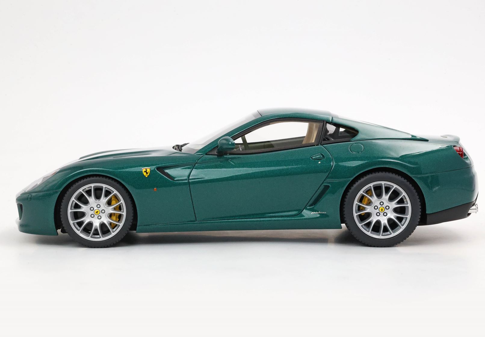 BBR Ferrari 599 GTB Fiorano 2006 Tailor Made - Pine Green | 1:18 - Imagen 5