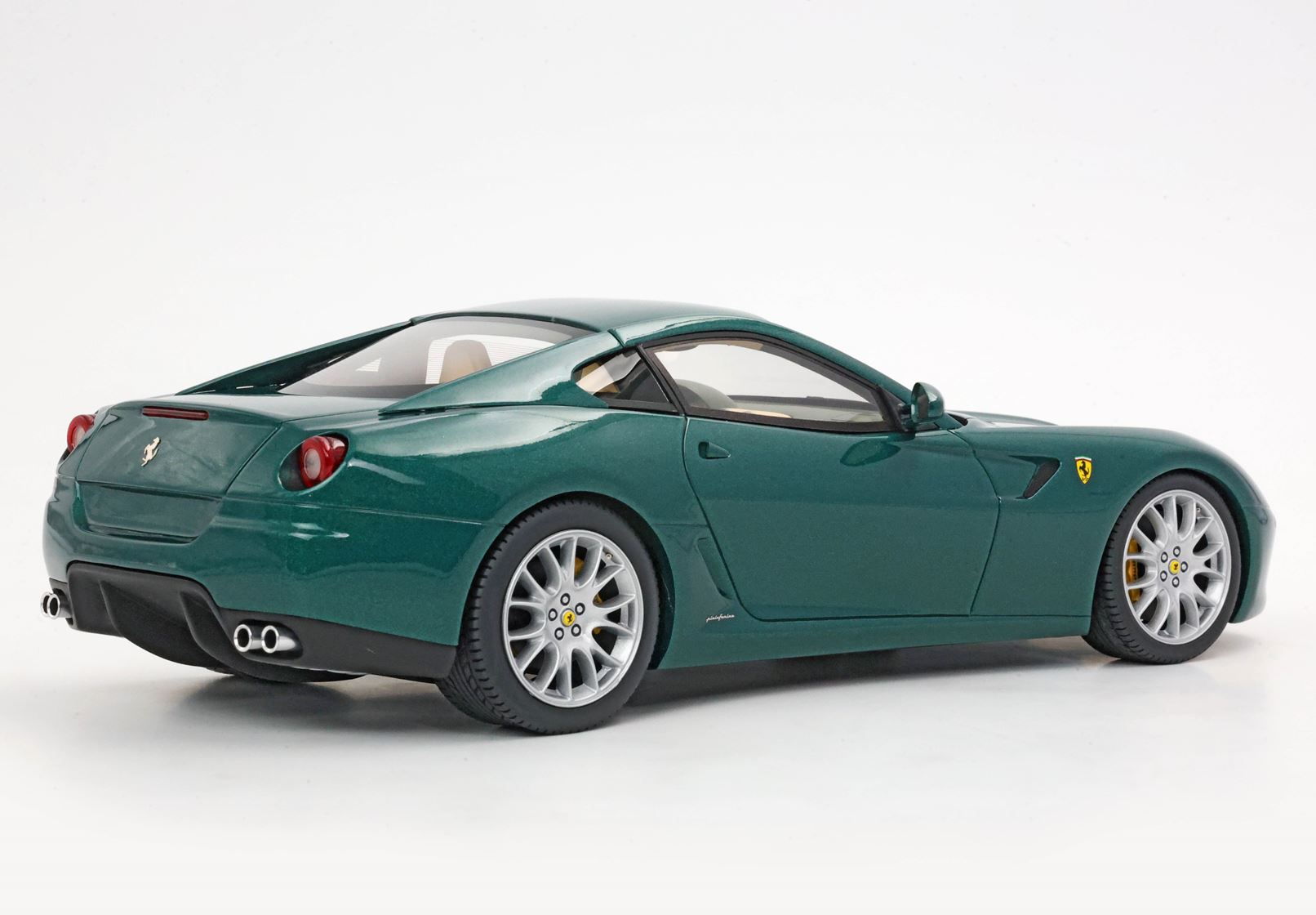 BBR Ferrari 599 GTB Fiorano 2006 Tailor Made - Pine Green | 1:18 - Imagen 6