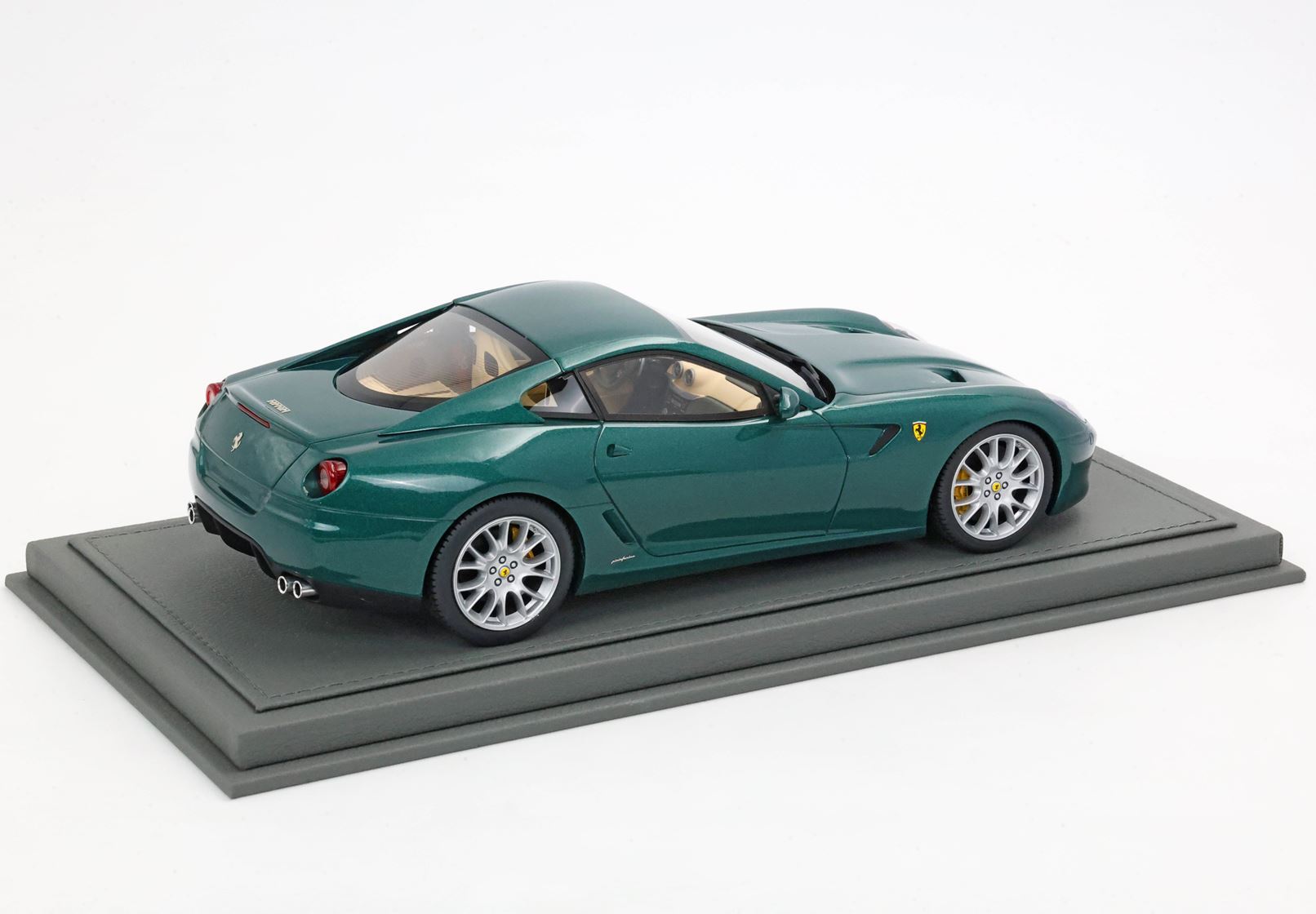BBR Ferrari 599 GTB Fiorano 2006 Tailor Made - Pine Green | 1:18 - Imagen 2