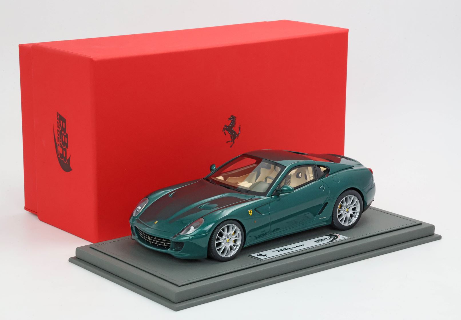 BBR Ferrari 599 GTB Fiorano 2006 Tailor Made - Pine Green | 1:18 - Imagen 10