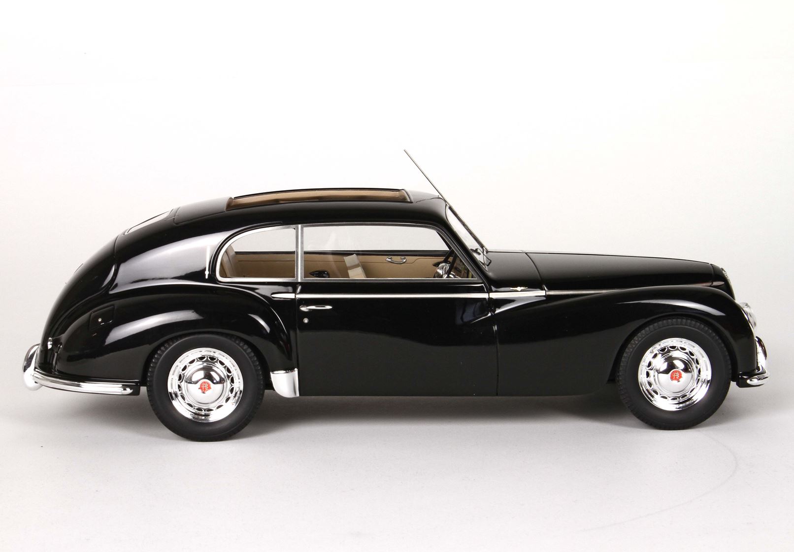 BBR Alfa Romeo Freccia d'Oro - Gloss Black | 1:18 - Immagine 7