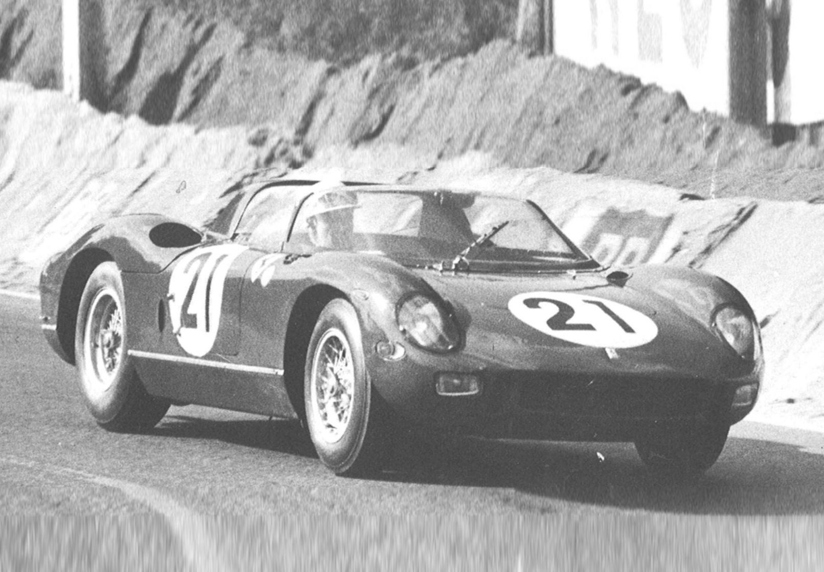 BBR Ferrari 275 P-64 N° 21 24h Le Mans 1964 Parkes-Scarfiotti - Red | 1:18 - Immagine 2