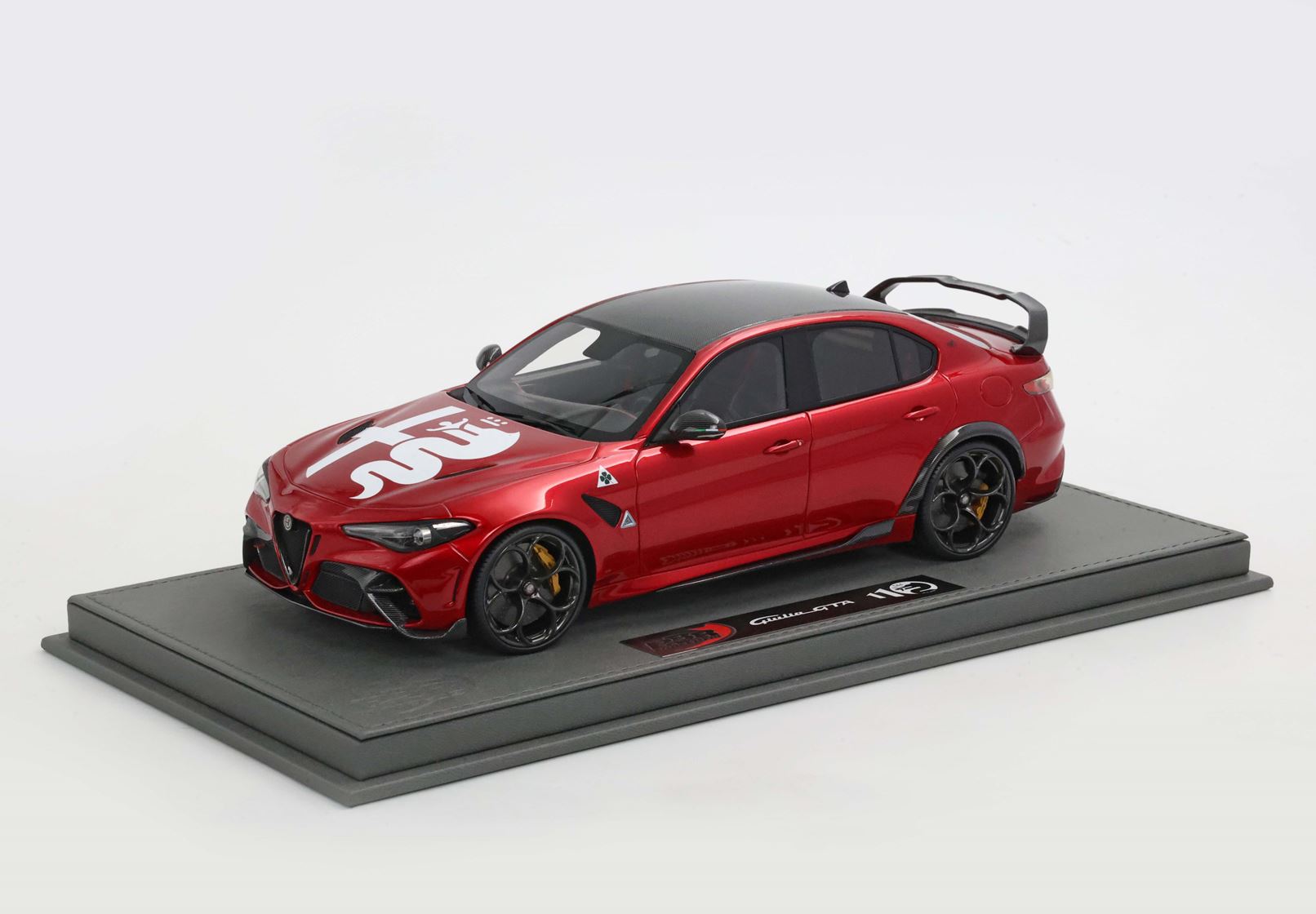 BBR Alfa Romeo Giulia GTA con logo de Alfa Romeo y alerón trasero - Rojo GTA | 1:18