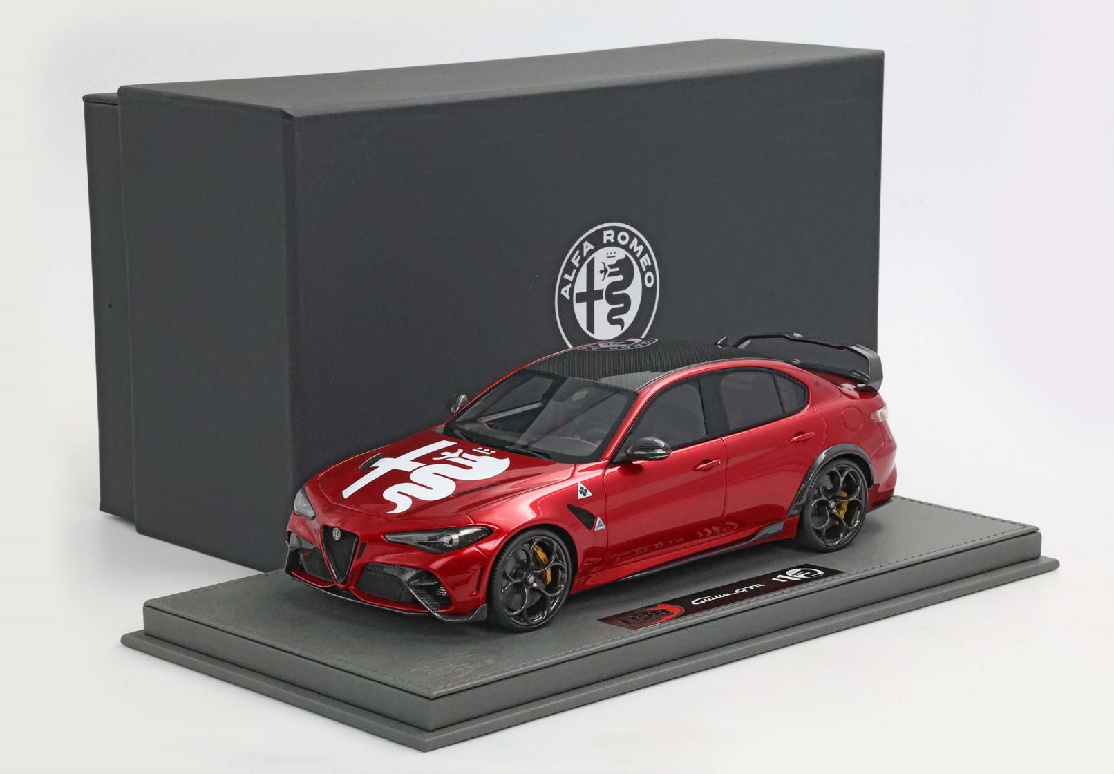 BBR Alfa Romeo Giulia GTA with Alfa Romeo Logo and Rear Spoiler - GTA Red | 1:18 - Imagen 8