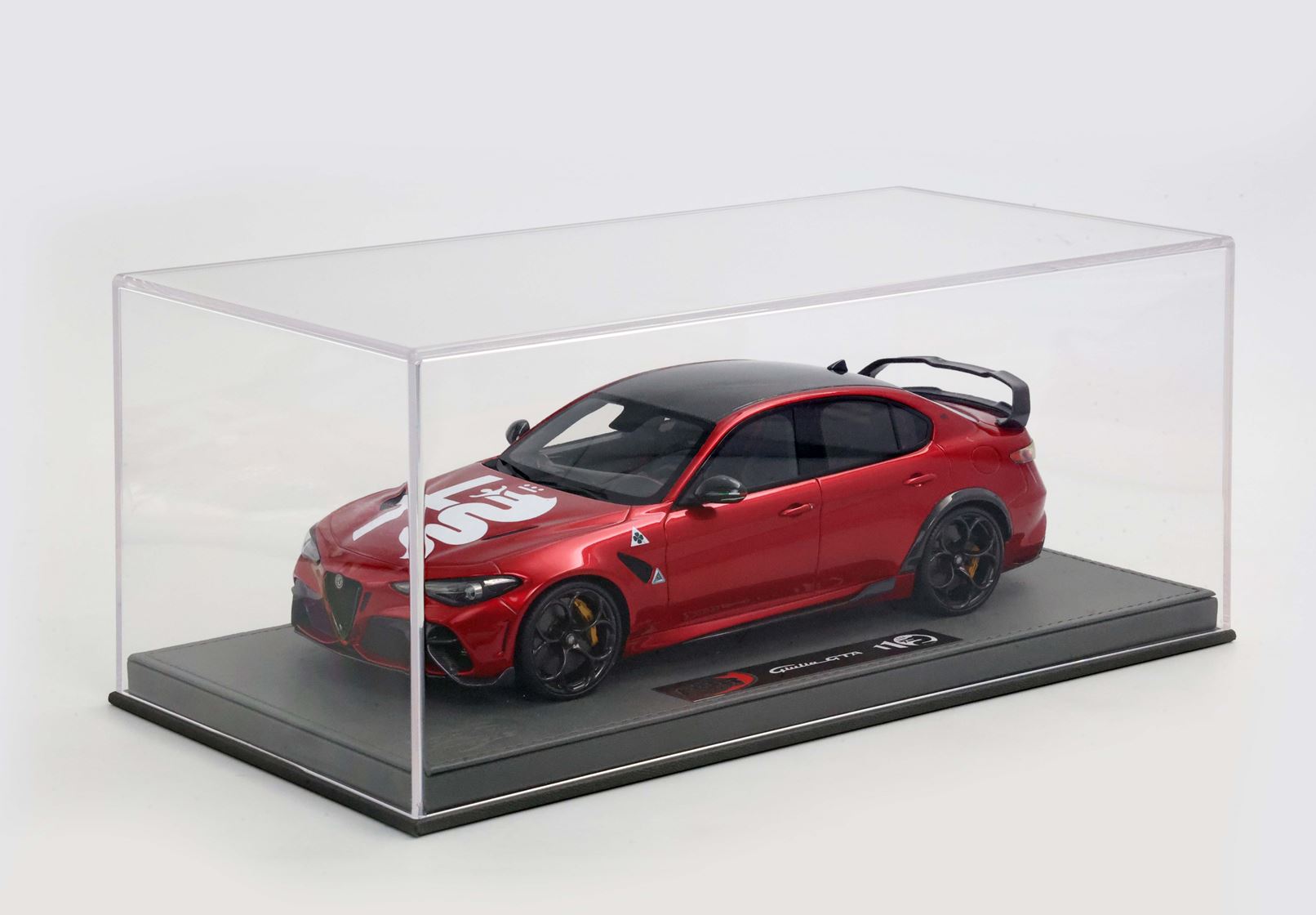 BBR Alfa Romeo Giulia GTA with Alfa Romeo Logo and Rear Spoiler - GTA Red | 1:18 - Imagen 7