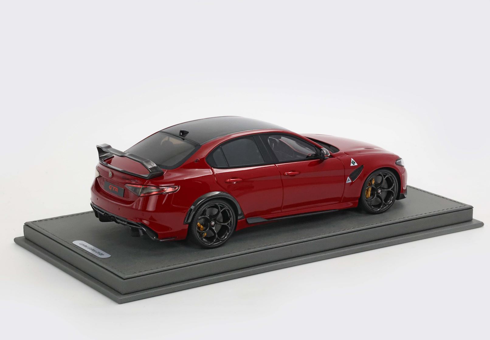BBR Alfa Romeo Giulia GTA Special Version Rear Spoiler - Competizione Red | 1:18 - Imagen 2