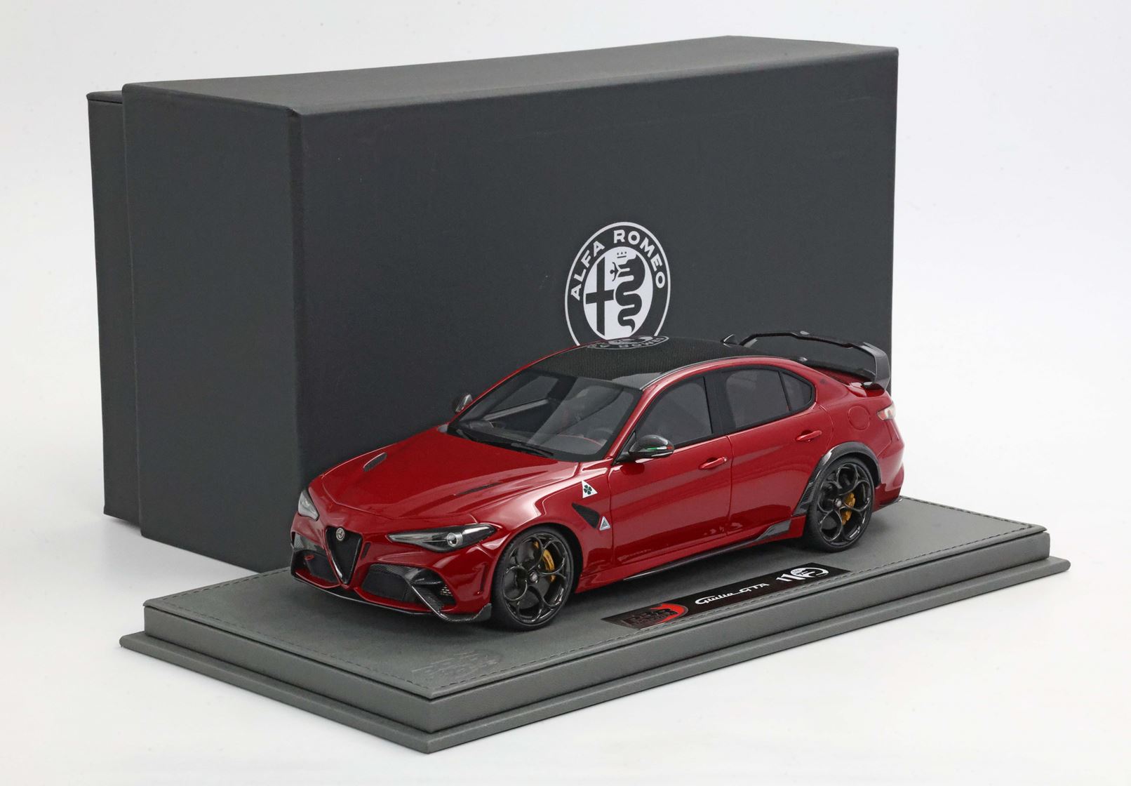 BBR Alfa Romeo Giulia GTA Special Version Rear Spoiler - Competizione Red | 1:18 - Imagen 8