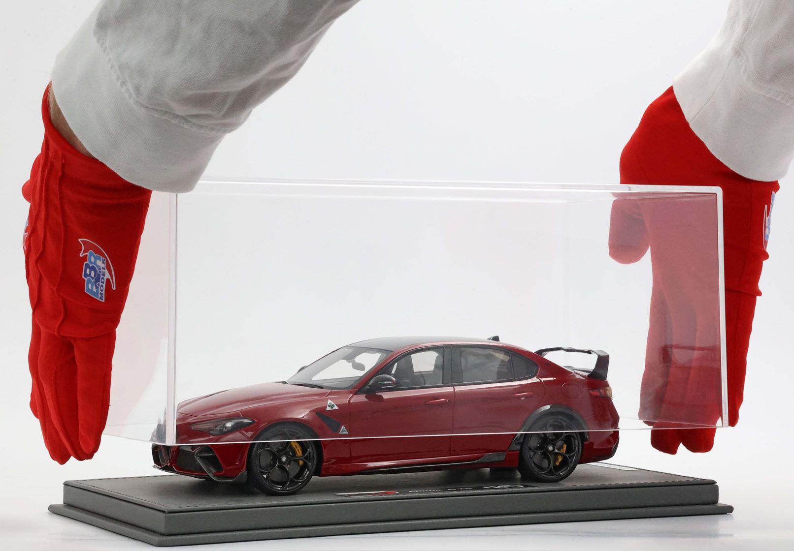 BBR Alfa Romeo Giulia GTA Special Version Rear Spoiler - Competizione Red | 1:18 - Imagen 6