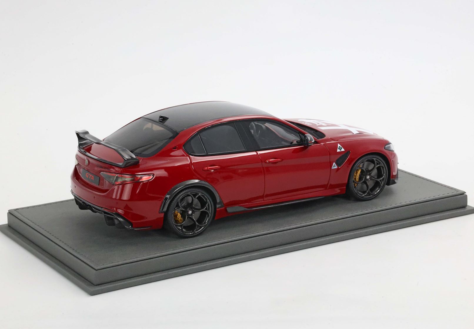 BBR Alfa Romeo Giulia GTA Special Version - Competizione Red | 1:18 - Imagen 2