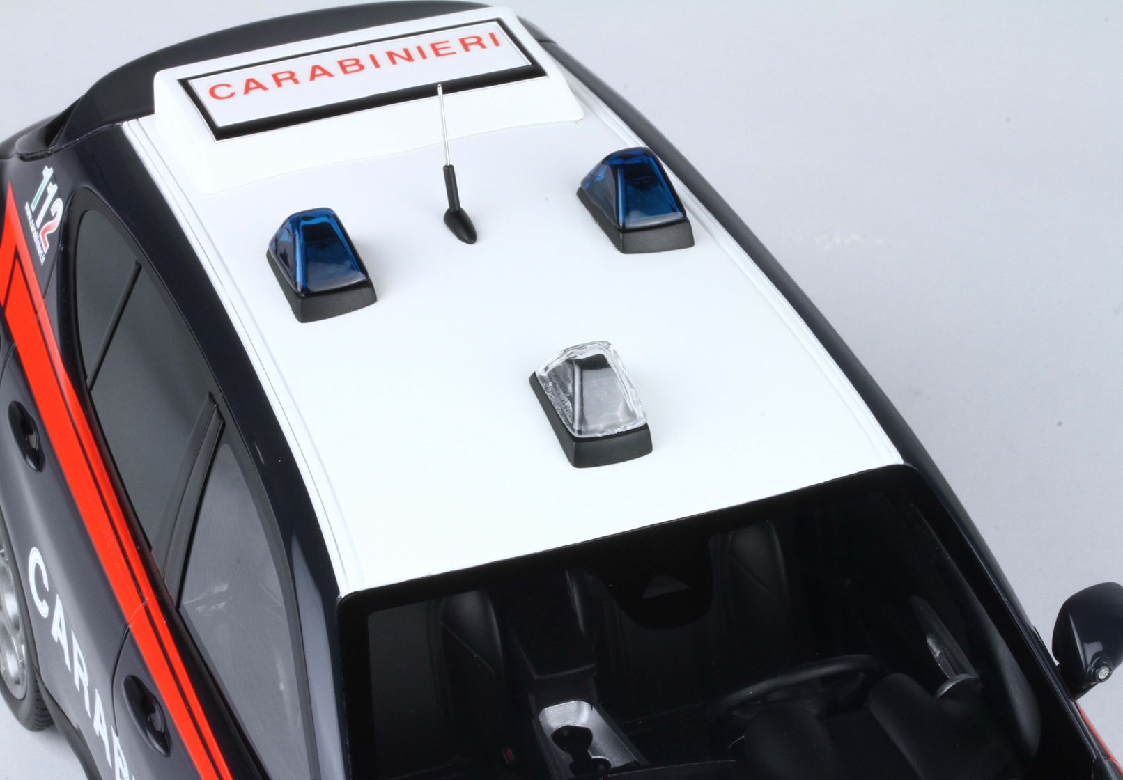 BBR Alfa Romeo Tonale Carabinieri | 1:18 - Imagen 4