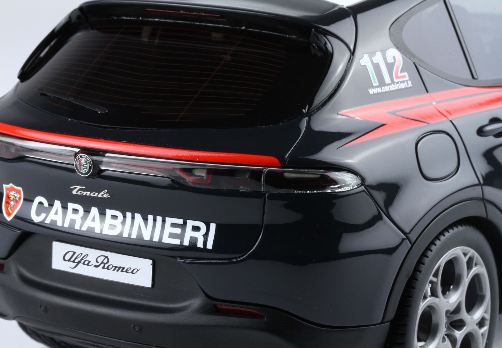 BBR Alfa Romeo Tonale Carabinieri | 1:18 - Imagen 6