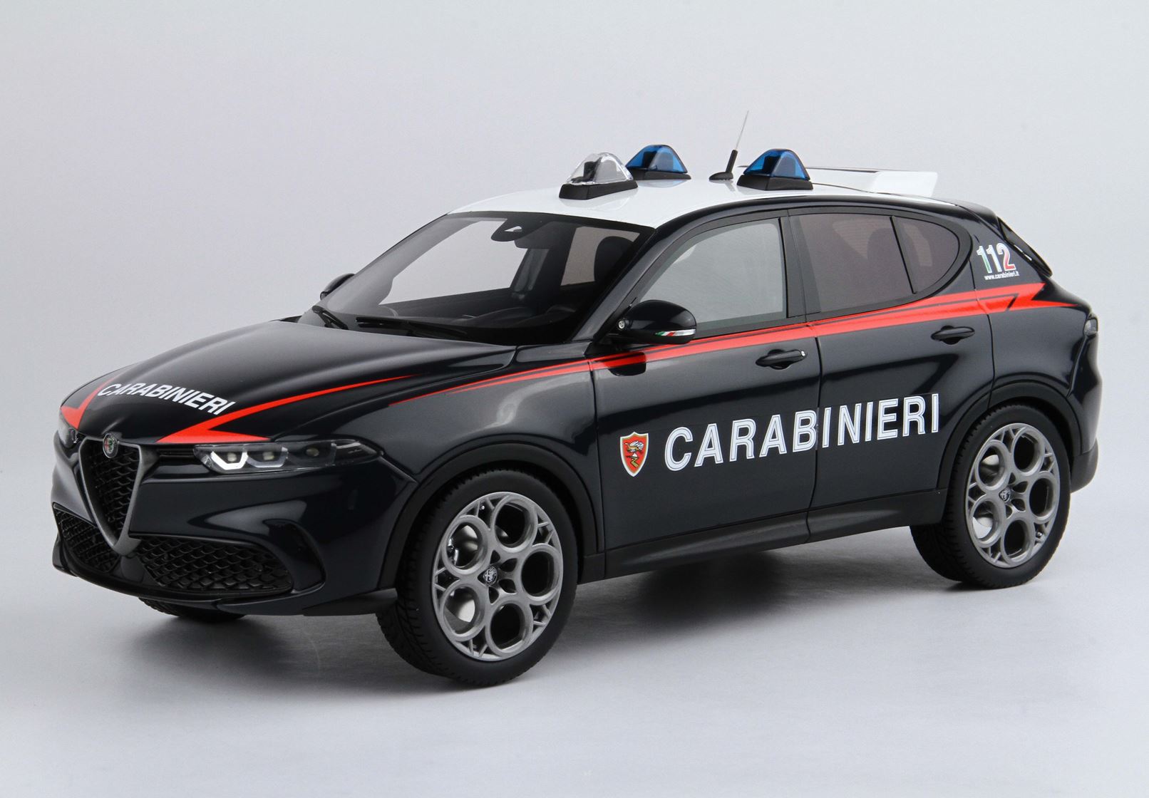 BBR Alfa Romeo Tonale Carabinieri | 1:18 - Imagen 7